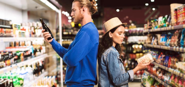 couple-reading-food-labels