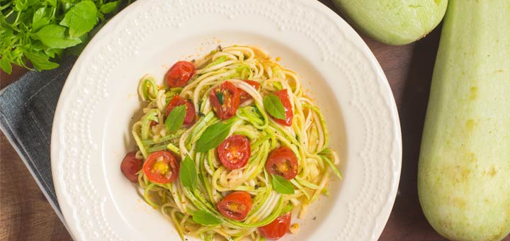 zucchini-noodles-with-cherry-tomatoes