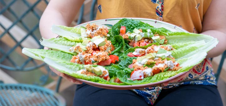 holding-romaine-taco-boats