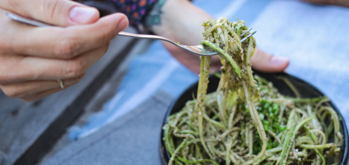 arugula-pesto-zucchini-noodles