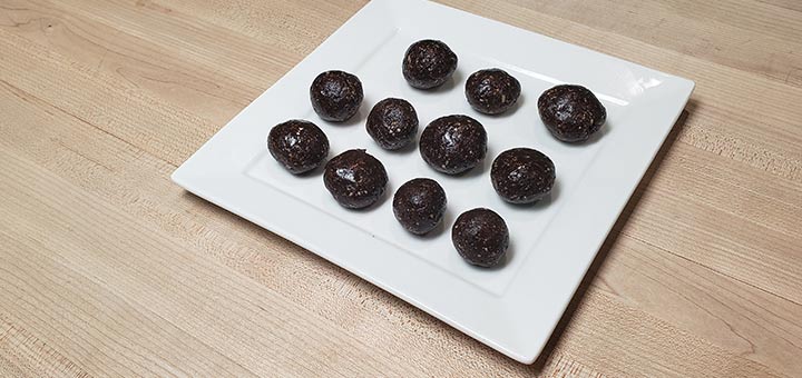 Raw Vegan Gingerbread Energy Bites
