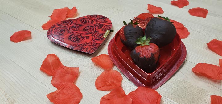 Raw Vegan Chocolate Covered Strawberries