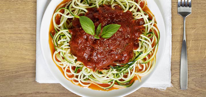 Raw Creamy Tomato Basil Zucchini Noodles