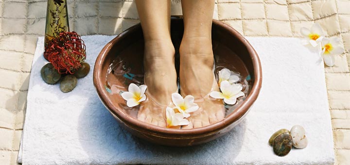 DIY Peppermint Foot Soak