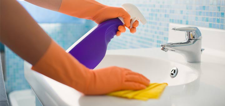 DIY Natural Bathroom Disinfectant Spray