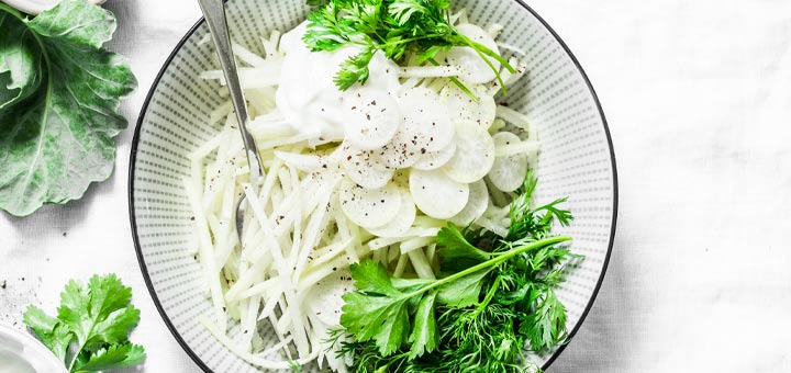 Raw Vegan Kohlrabi Daikon Slaw