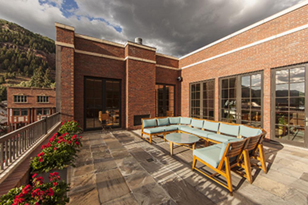 How award-winning architect Alan Wanzenberg turned a lodge into an ...