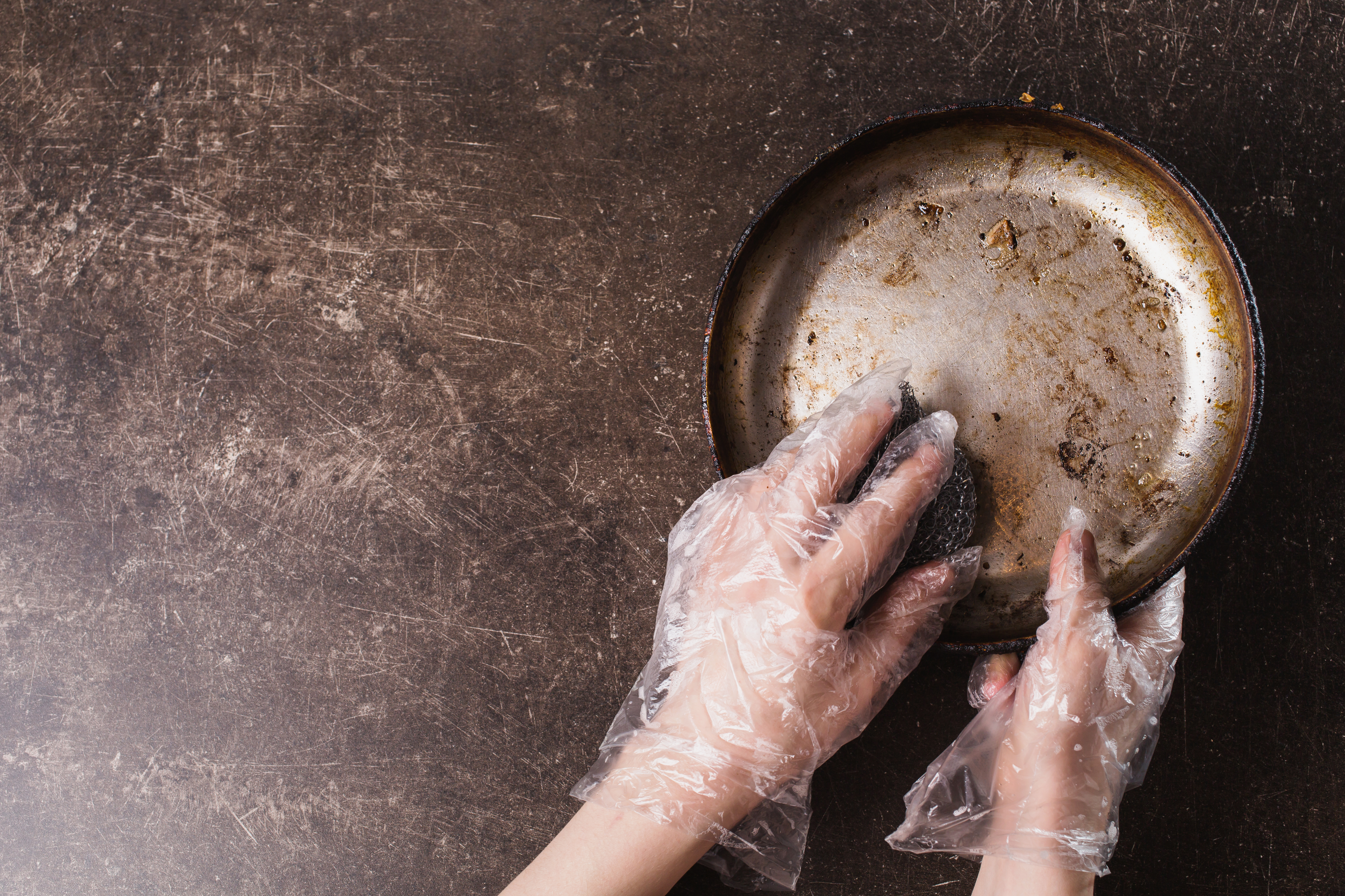 How To Clean Burnt Oil From A Stainless Steel Pan Leaftv