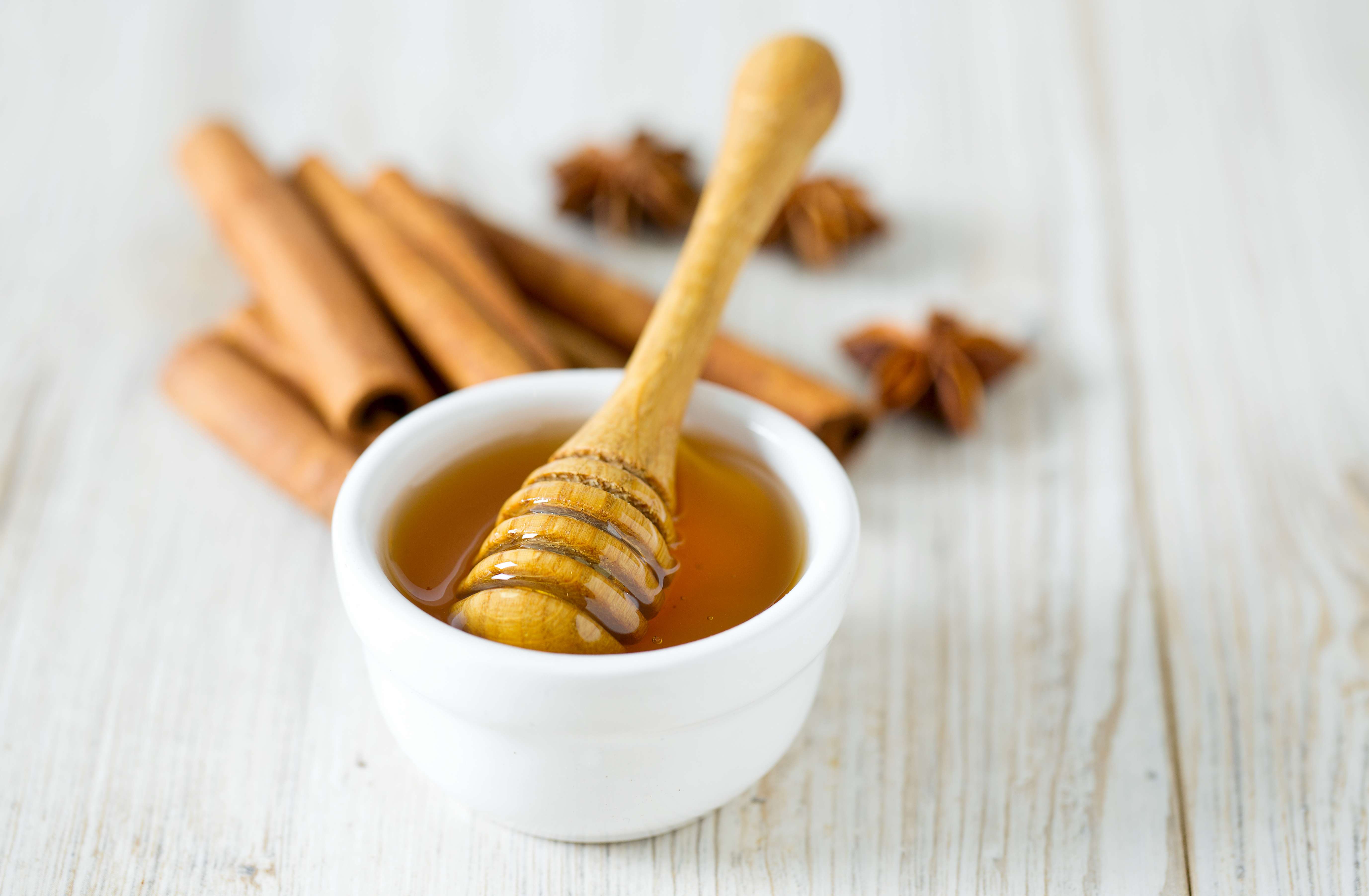 How To Use A Honey Dipper