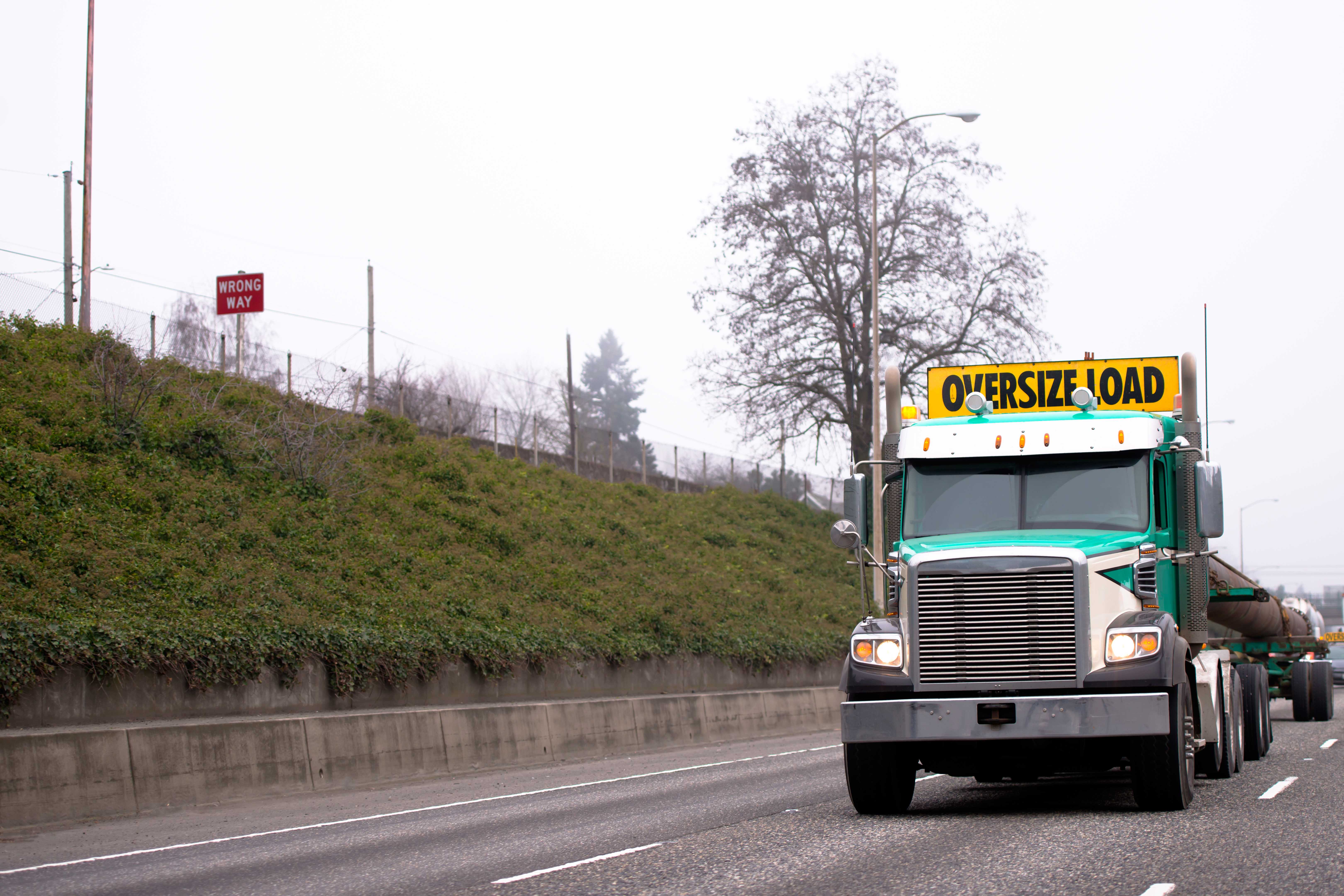 How to Become a Pilot Car Driver for Oversized Vehicles