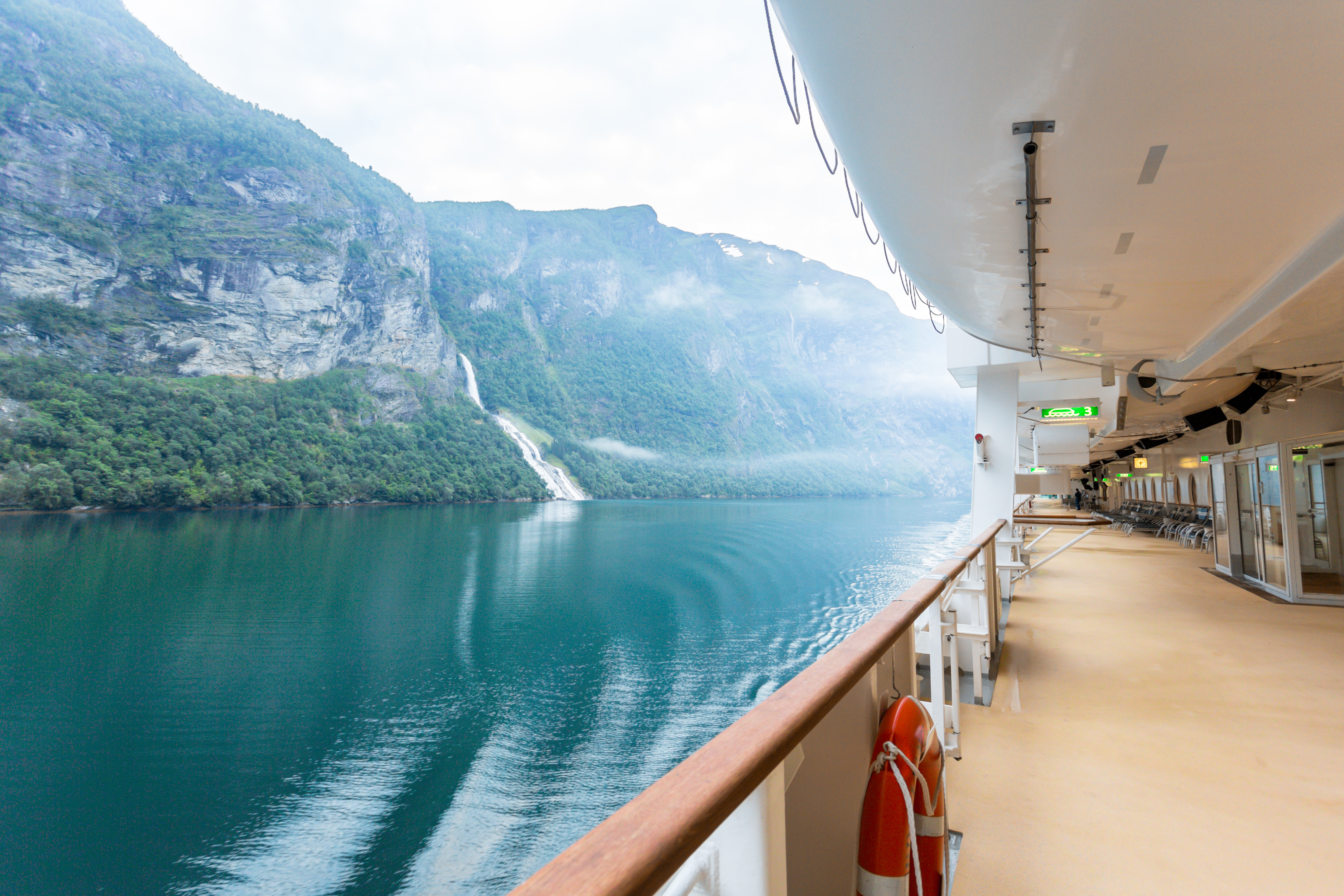 A List Of Reasons To Work On A Cruise Ship