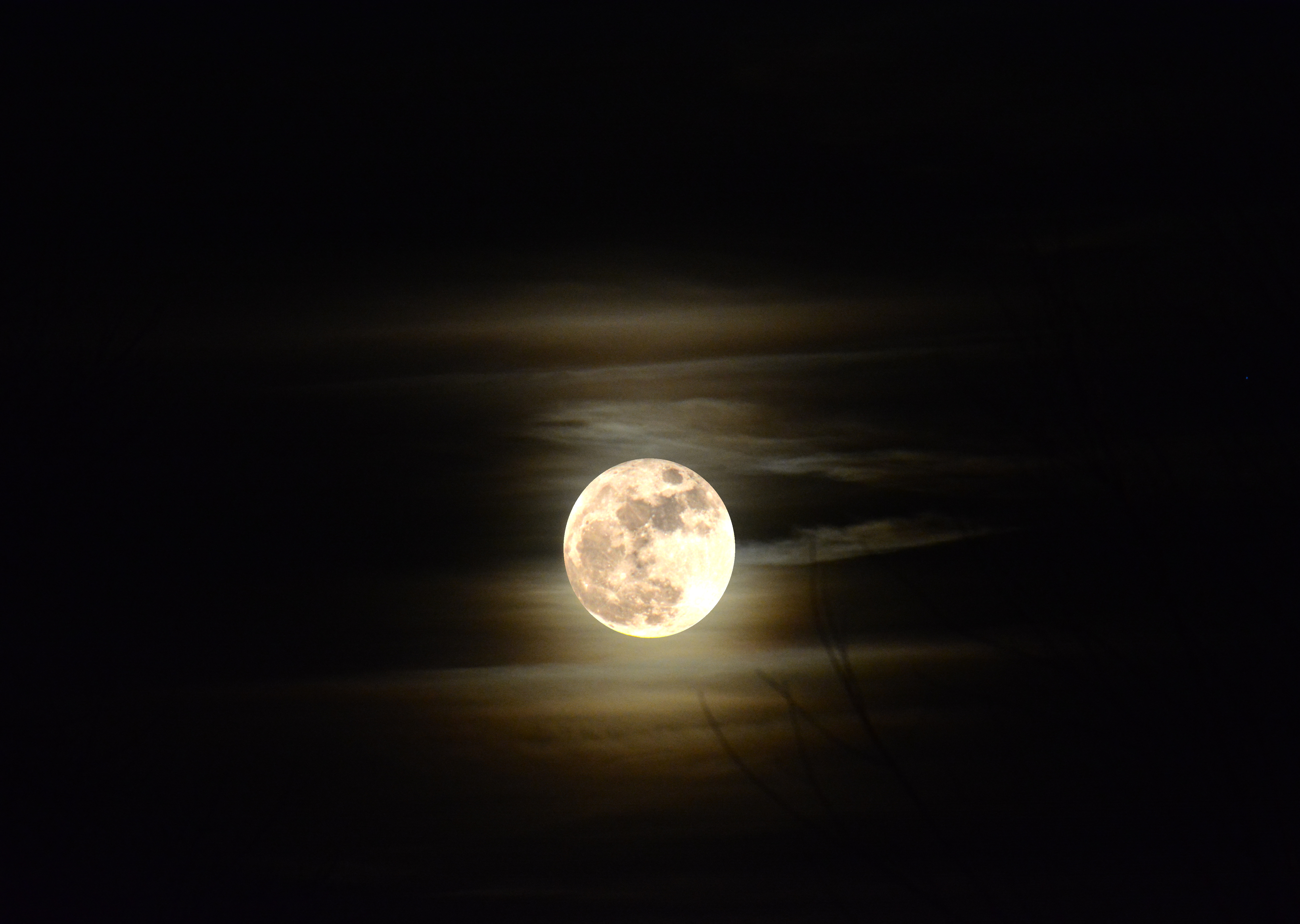 Moon Pictures-the moon pictured the day before going into its last quarter  pha