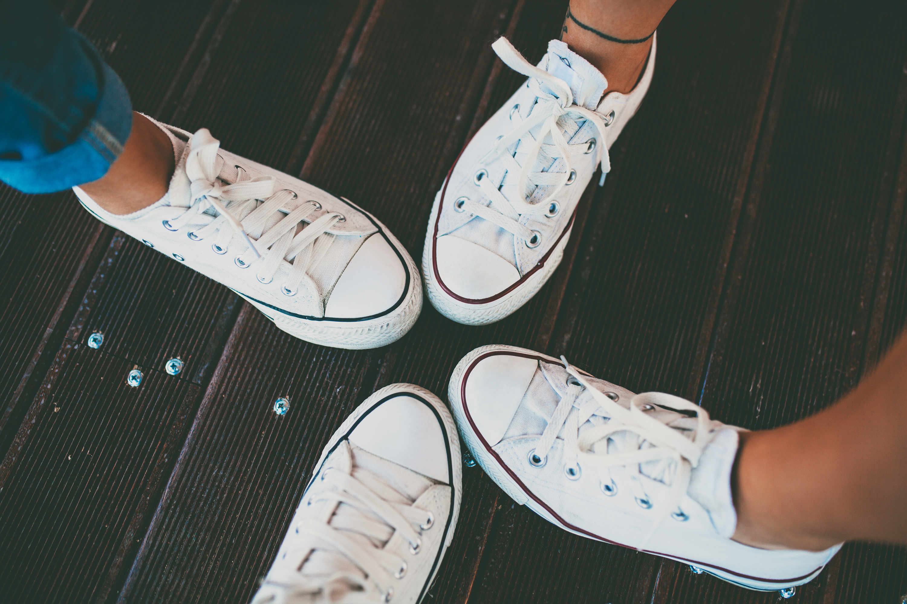 why do white shoes turn yellow after washing