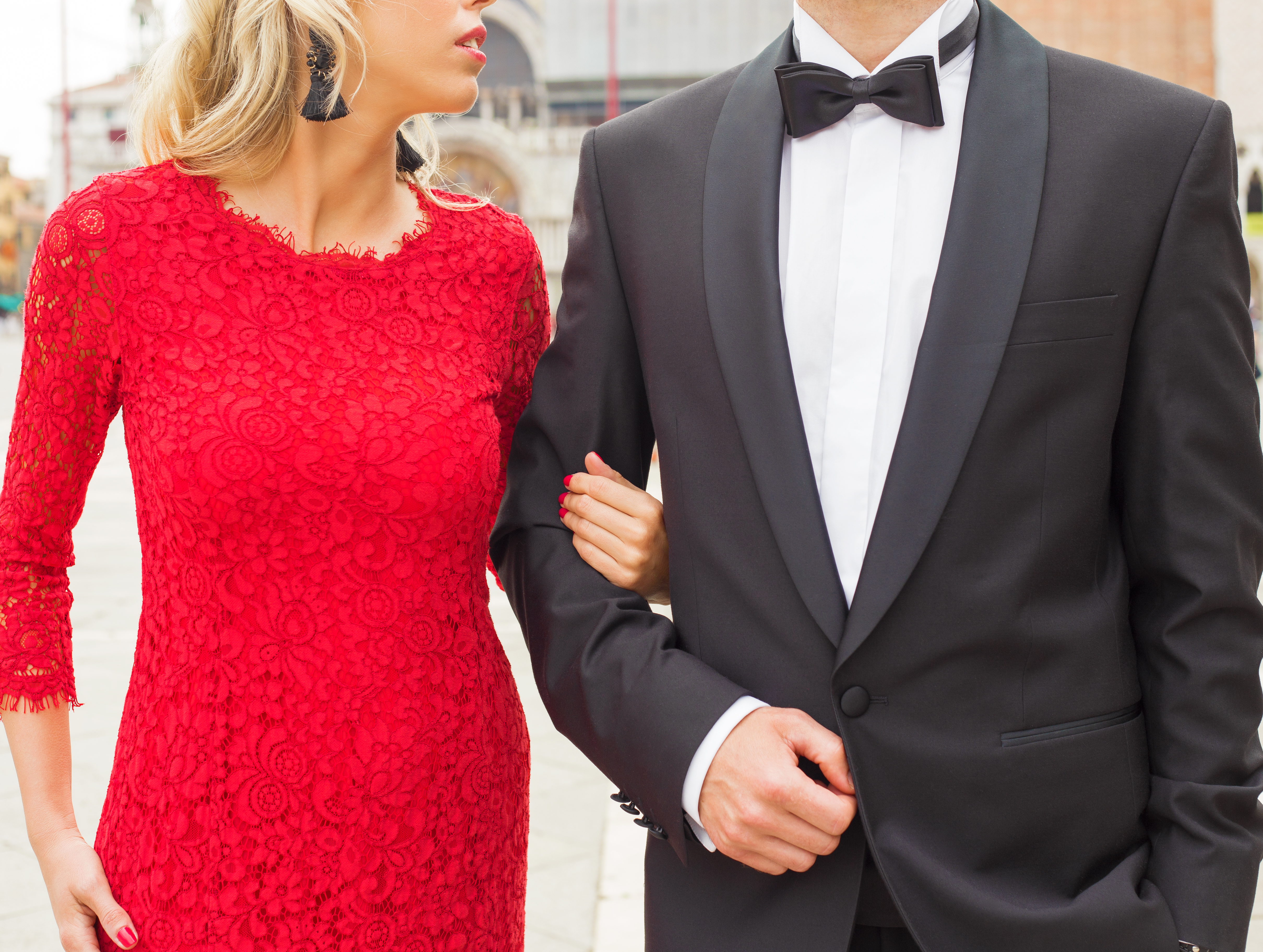 How to Dress for a Formal Dinner Party LEAFtv