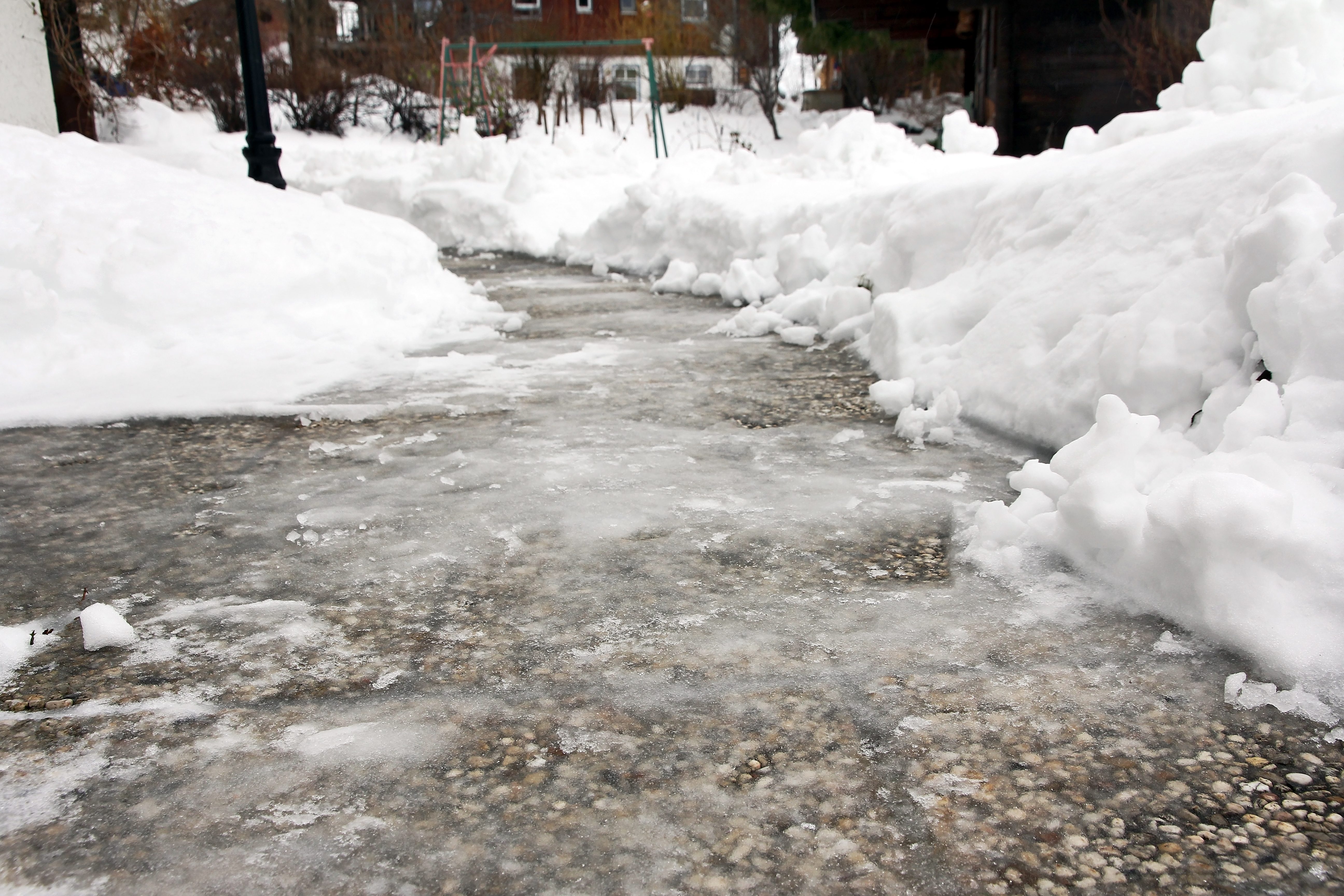 Table salt for snow