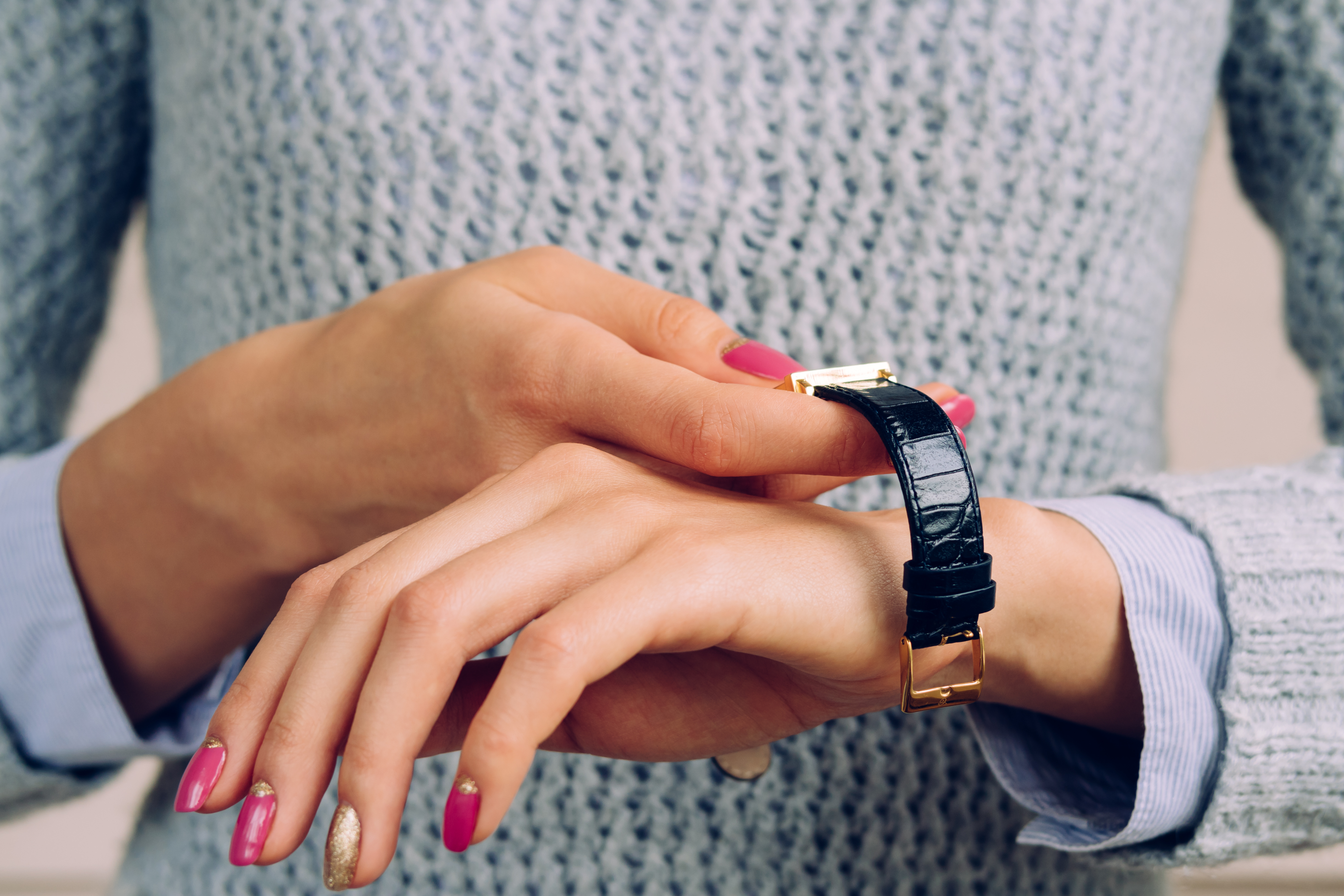 What wrist does a woman wear her watch on new arrivals