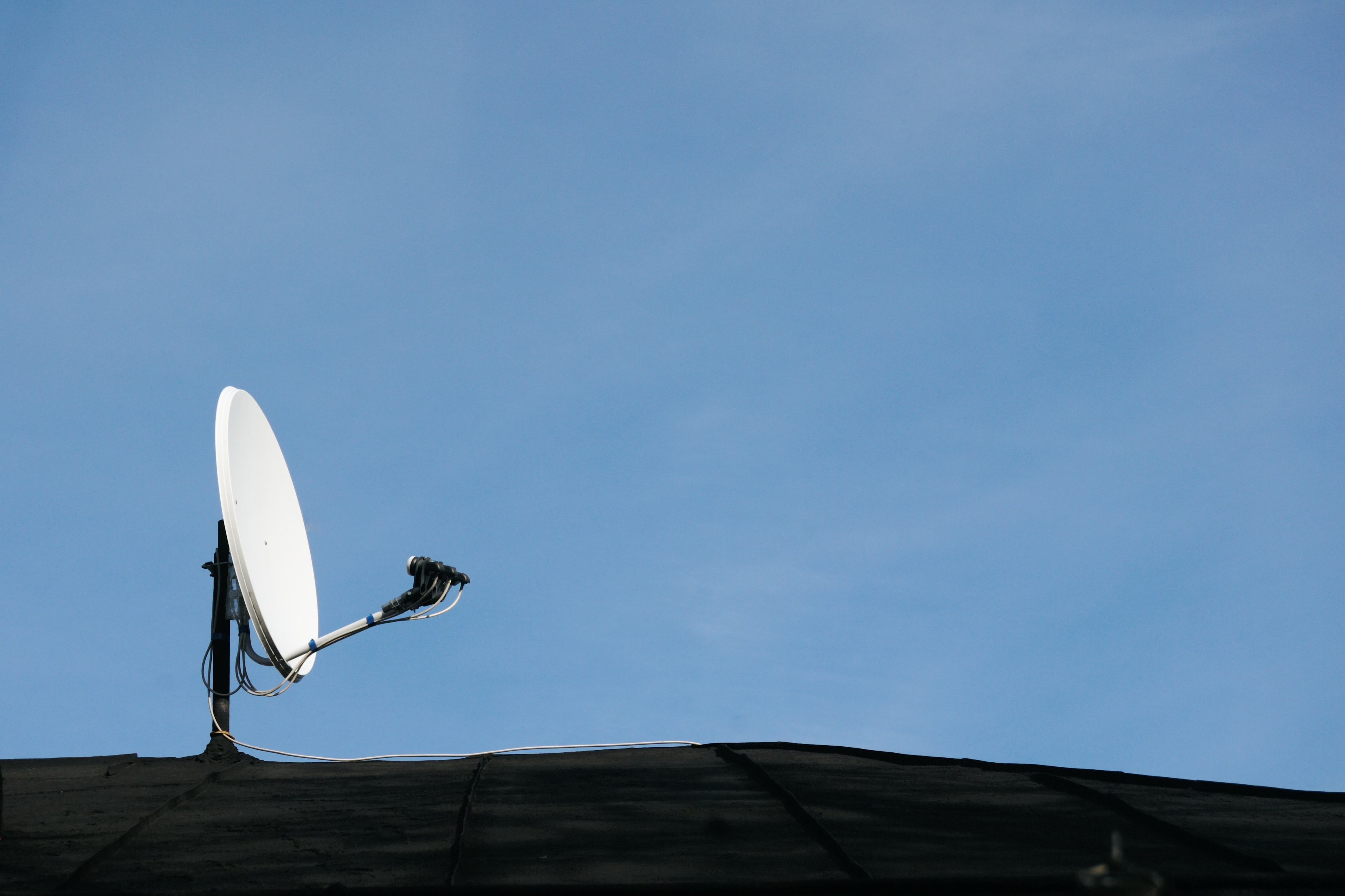 how to get snow off satellite dish on roof