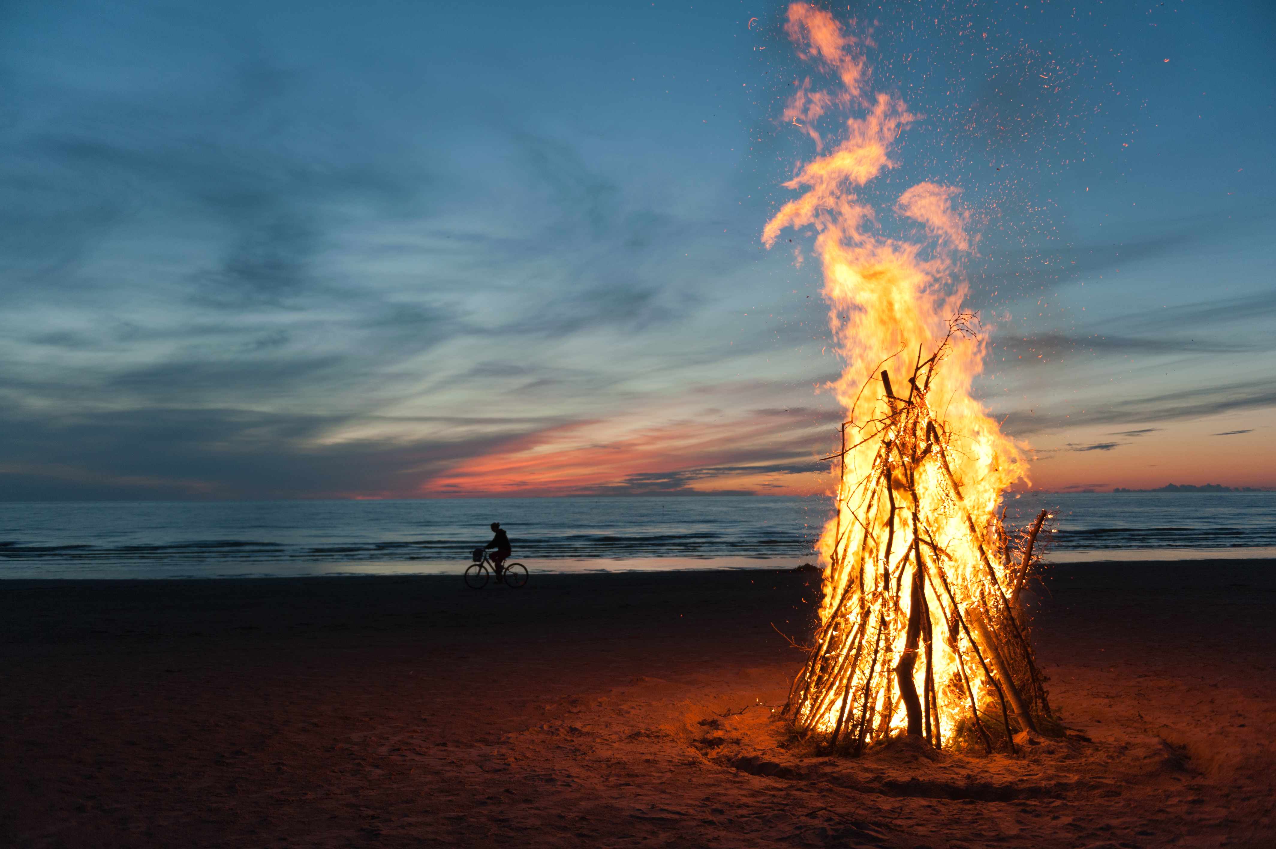 How Hot Is A Bonfire Sciencing