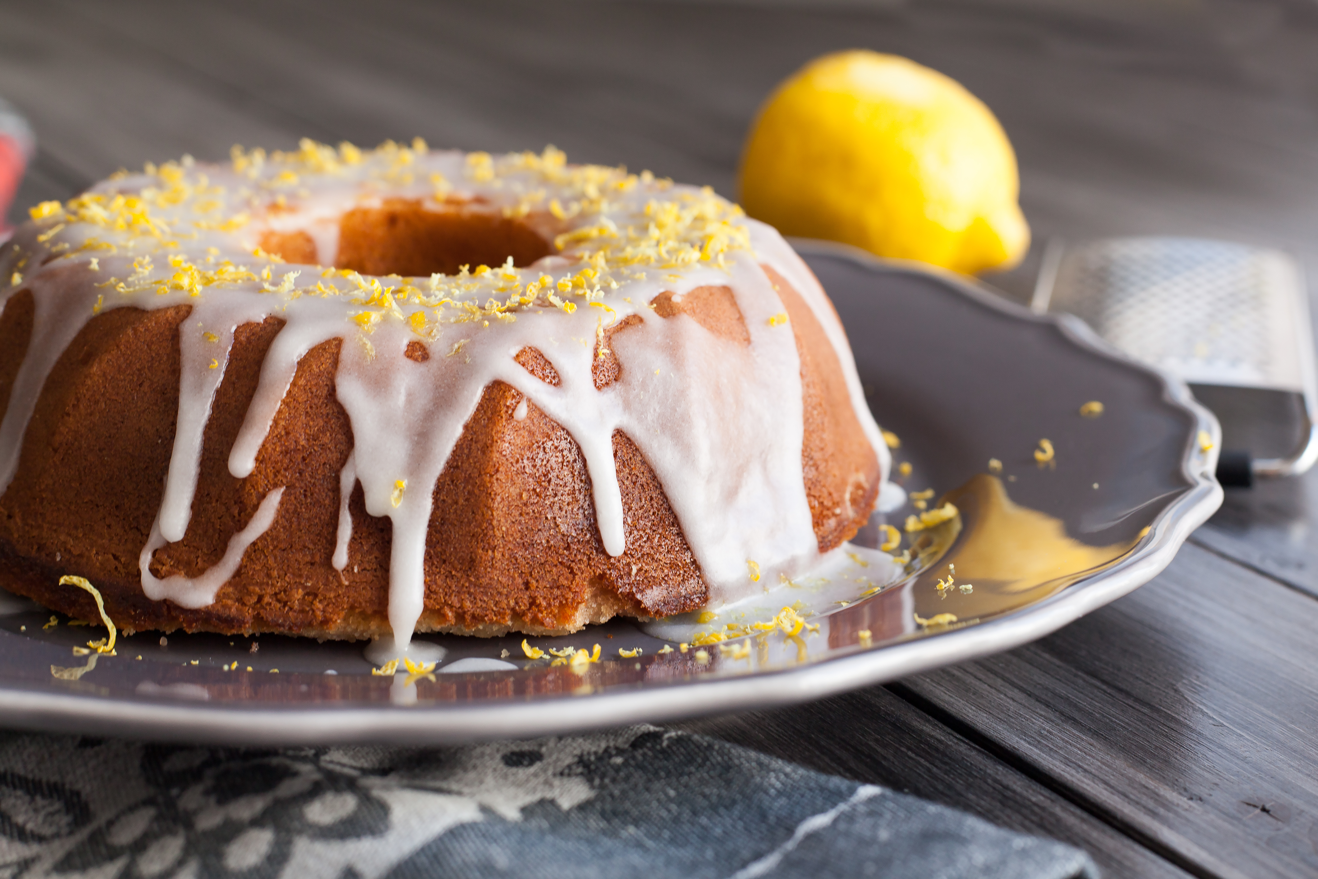 Bundt Cake Pan (Bullfinch on Blue) | AA55-U4830