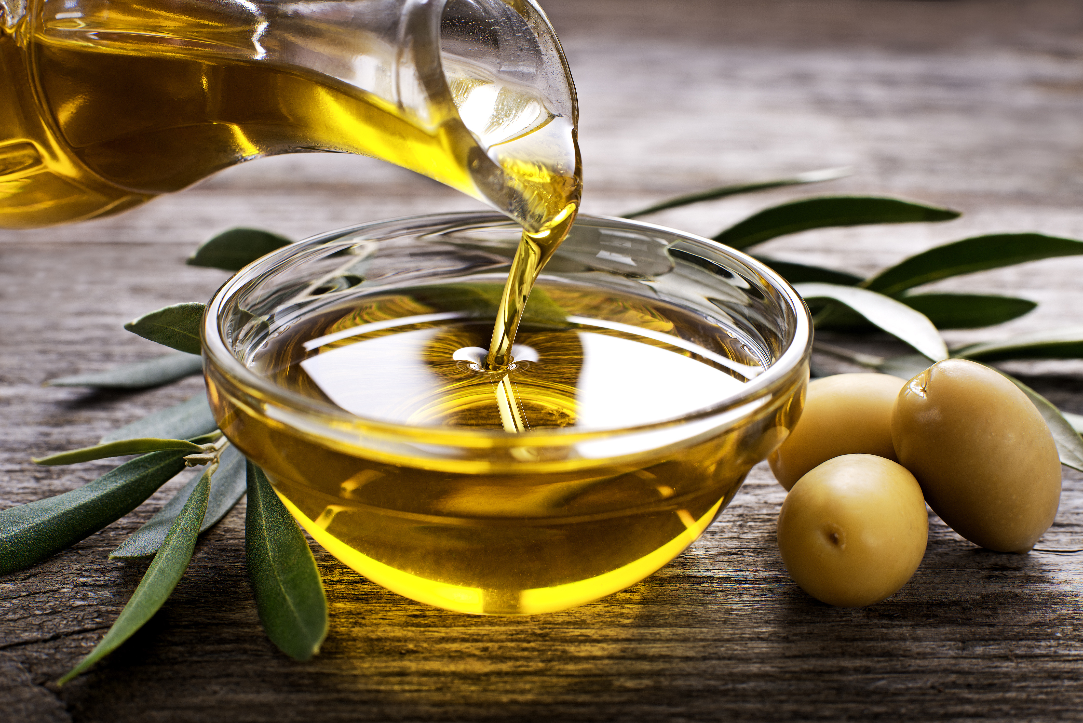 how to treat dark circles with olive oil | leaftv