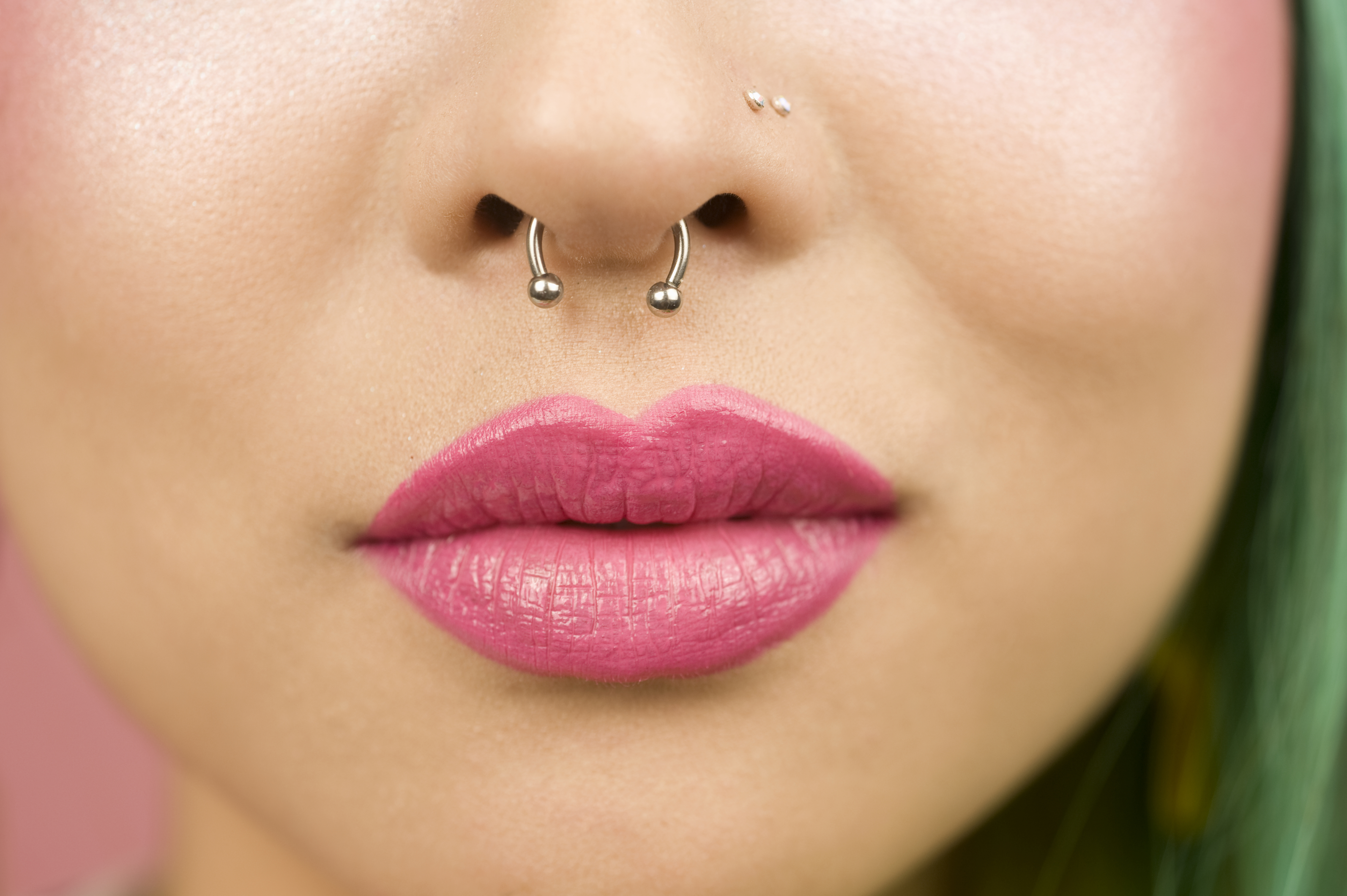 How to remove on sale labret nose stud