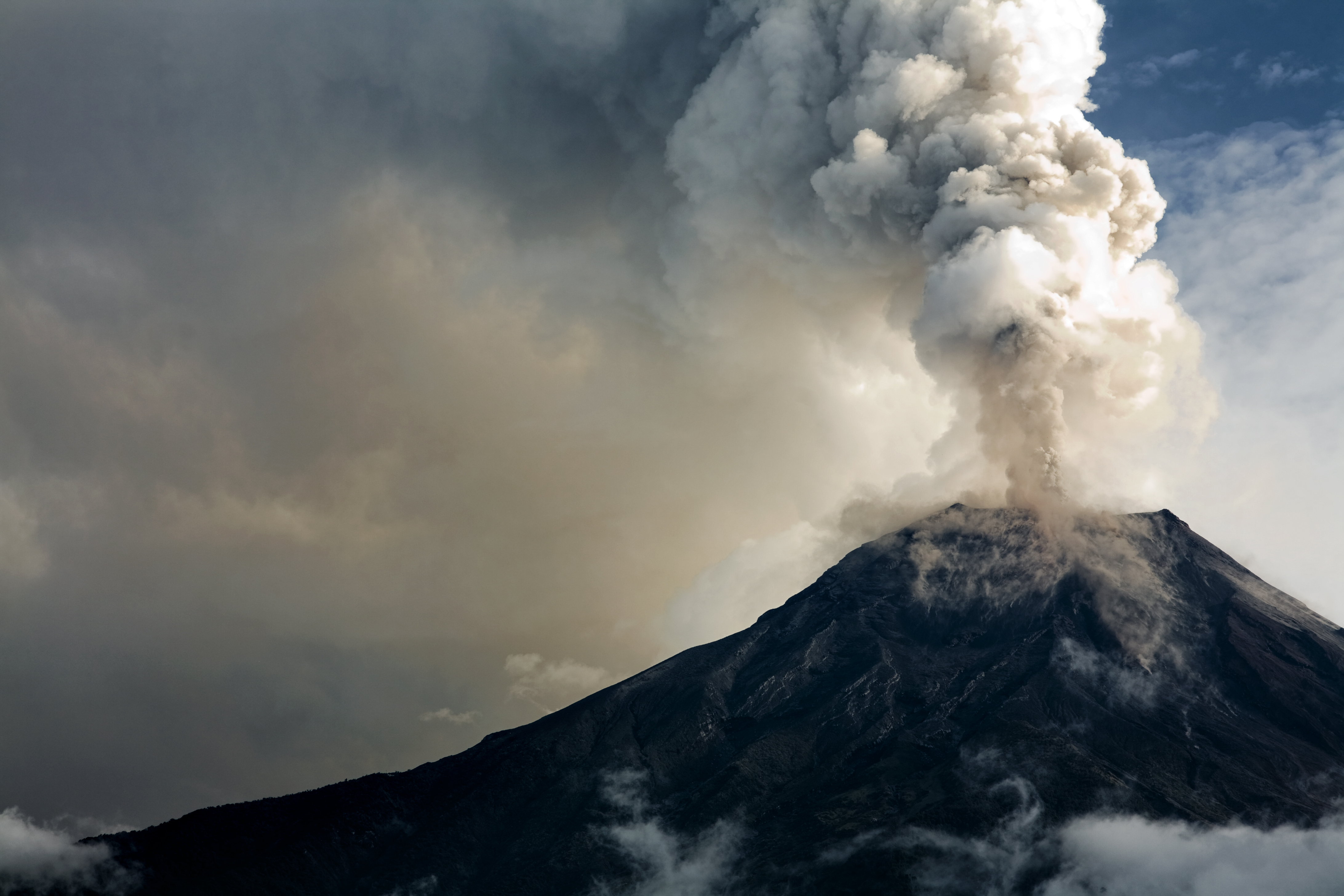 mount tambora eruption 1967