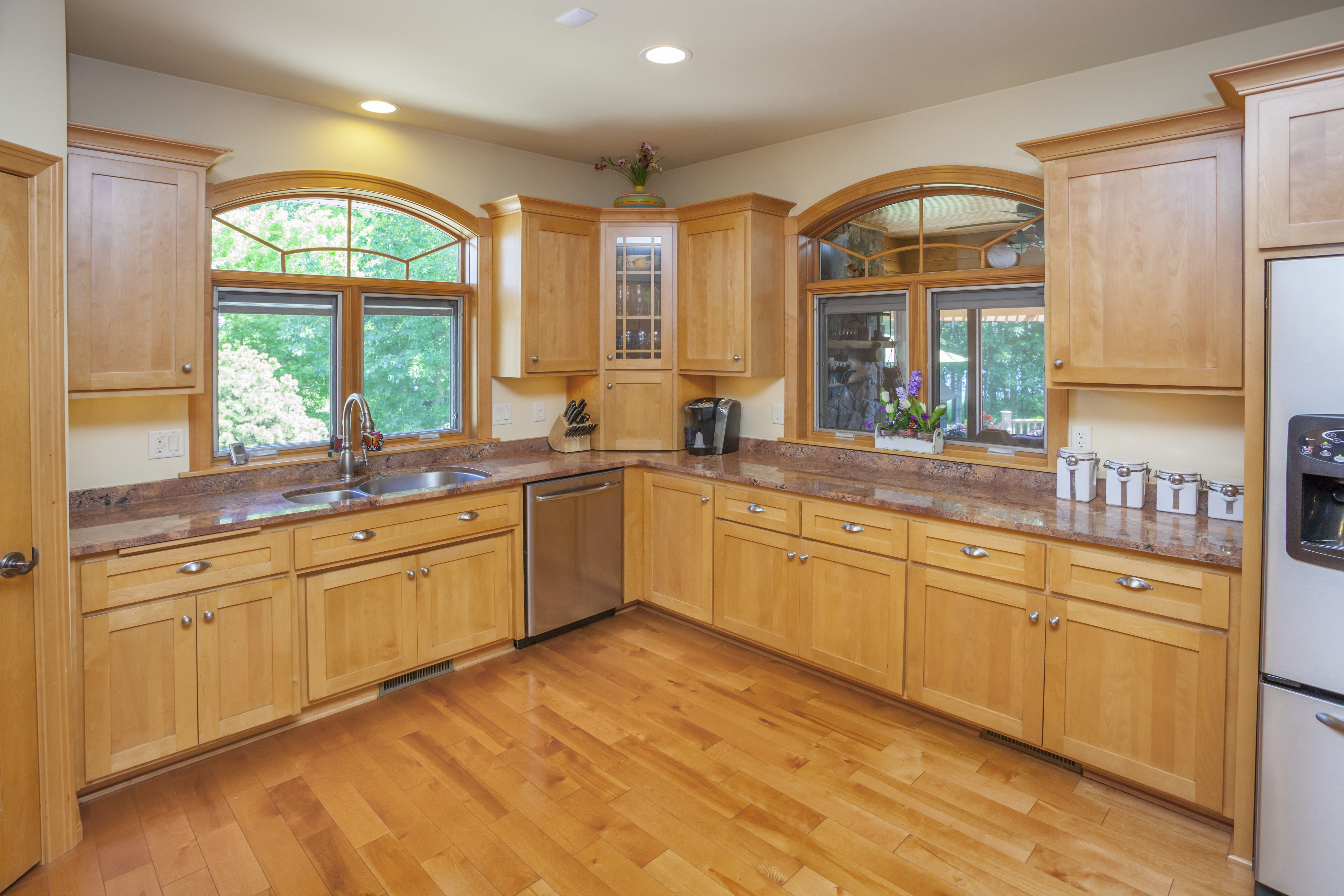 What Color Of Paint Looks Good With Natural Maple Cabinets Home