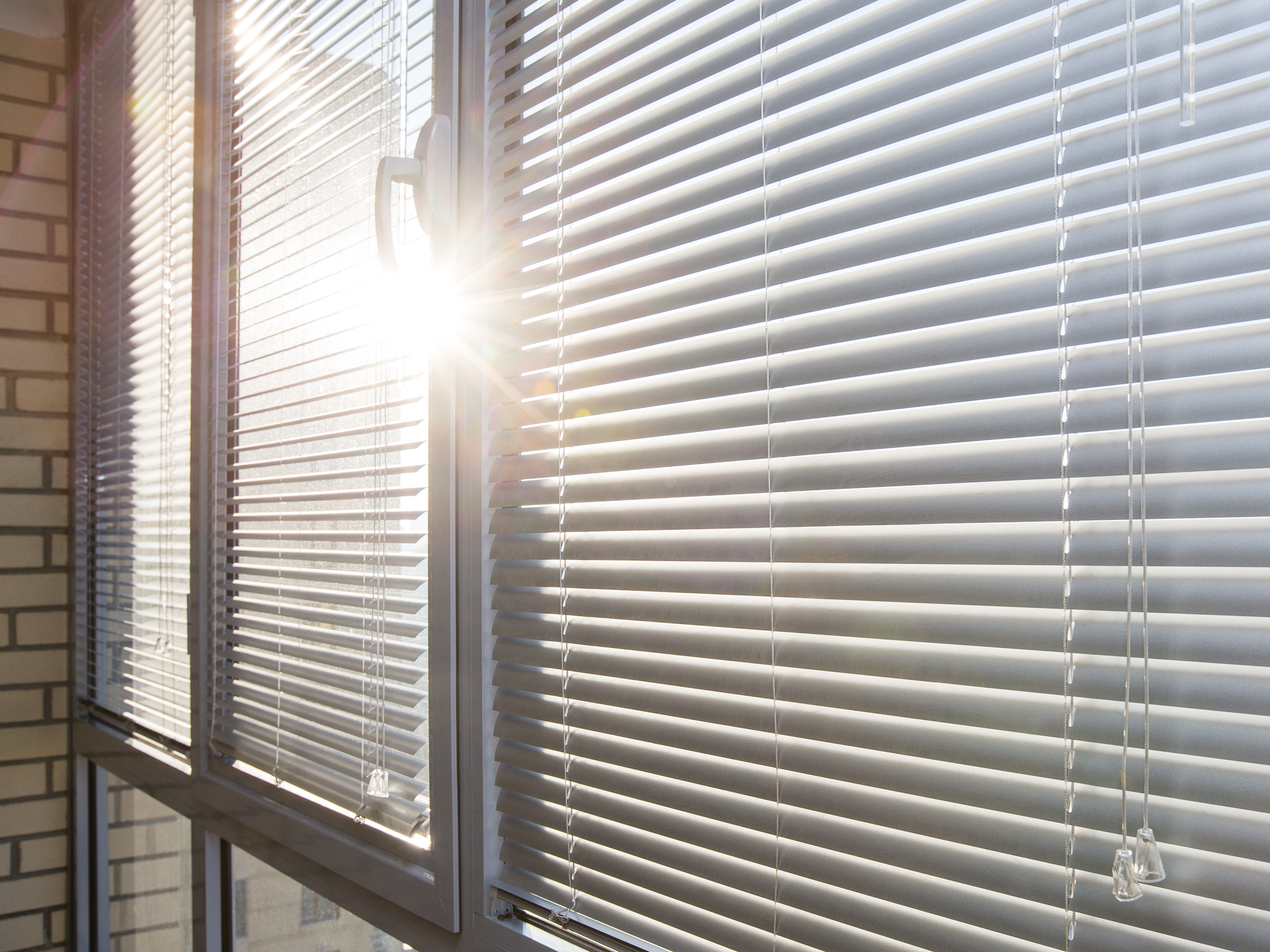 How to Take the Paint Off Old Aluminum Window Frames