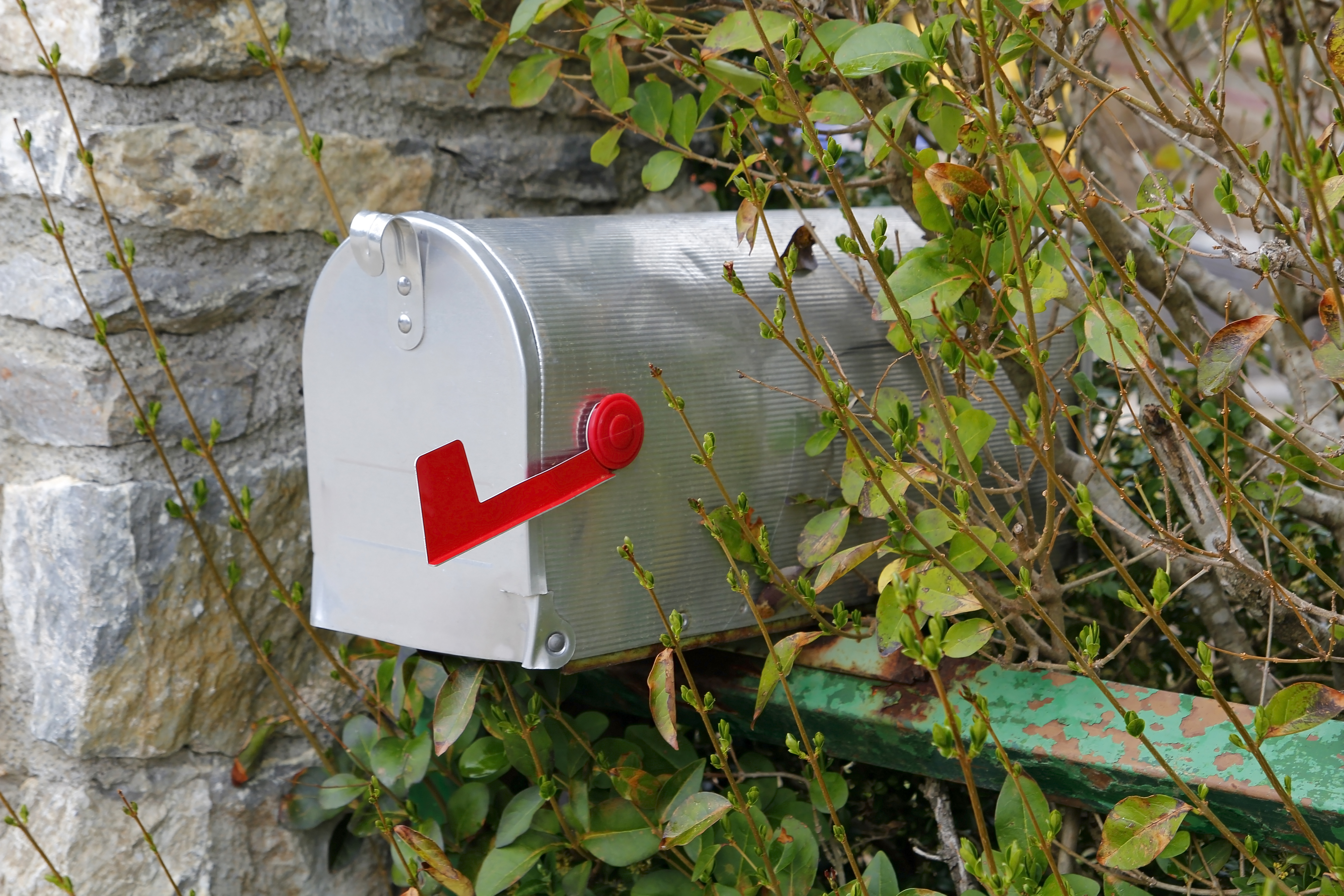 how to install a mailbox flag