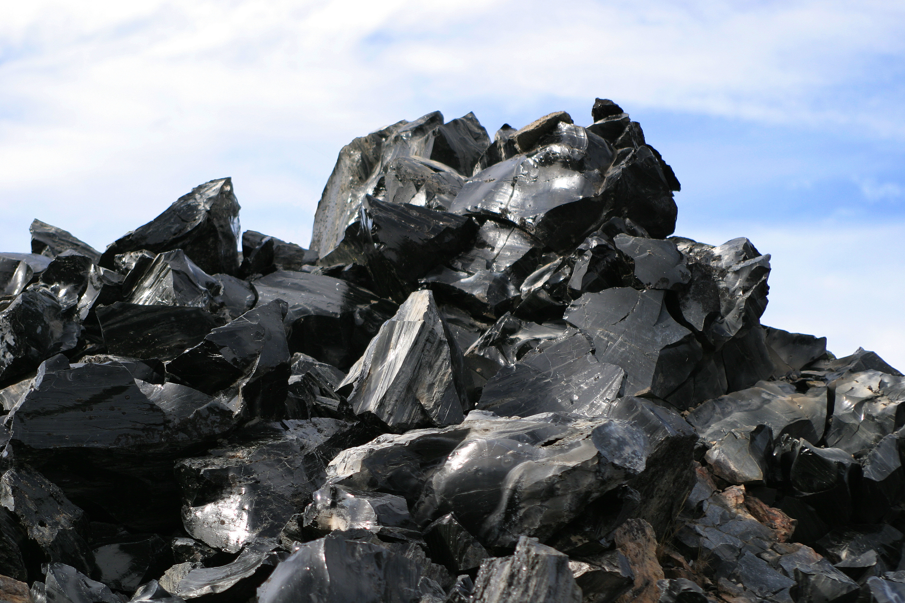 obsidian igneous rock