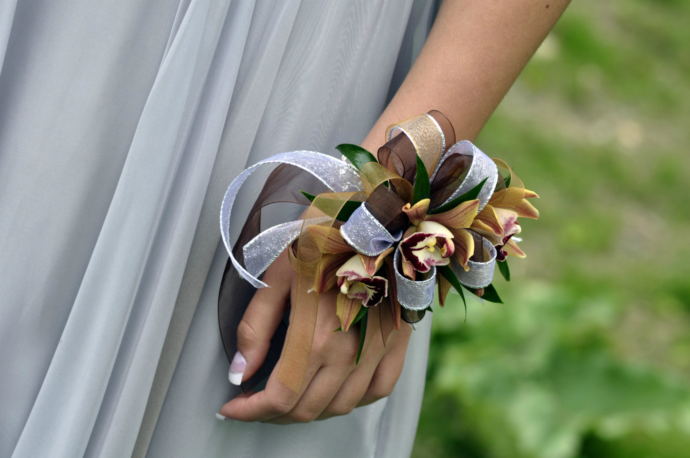 Are Wrist Corsages Still A Thing? How to Revive This Trend for