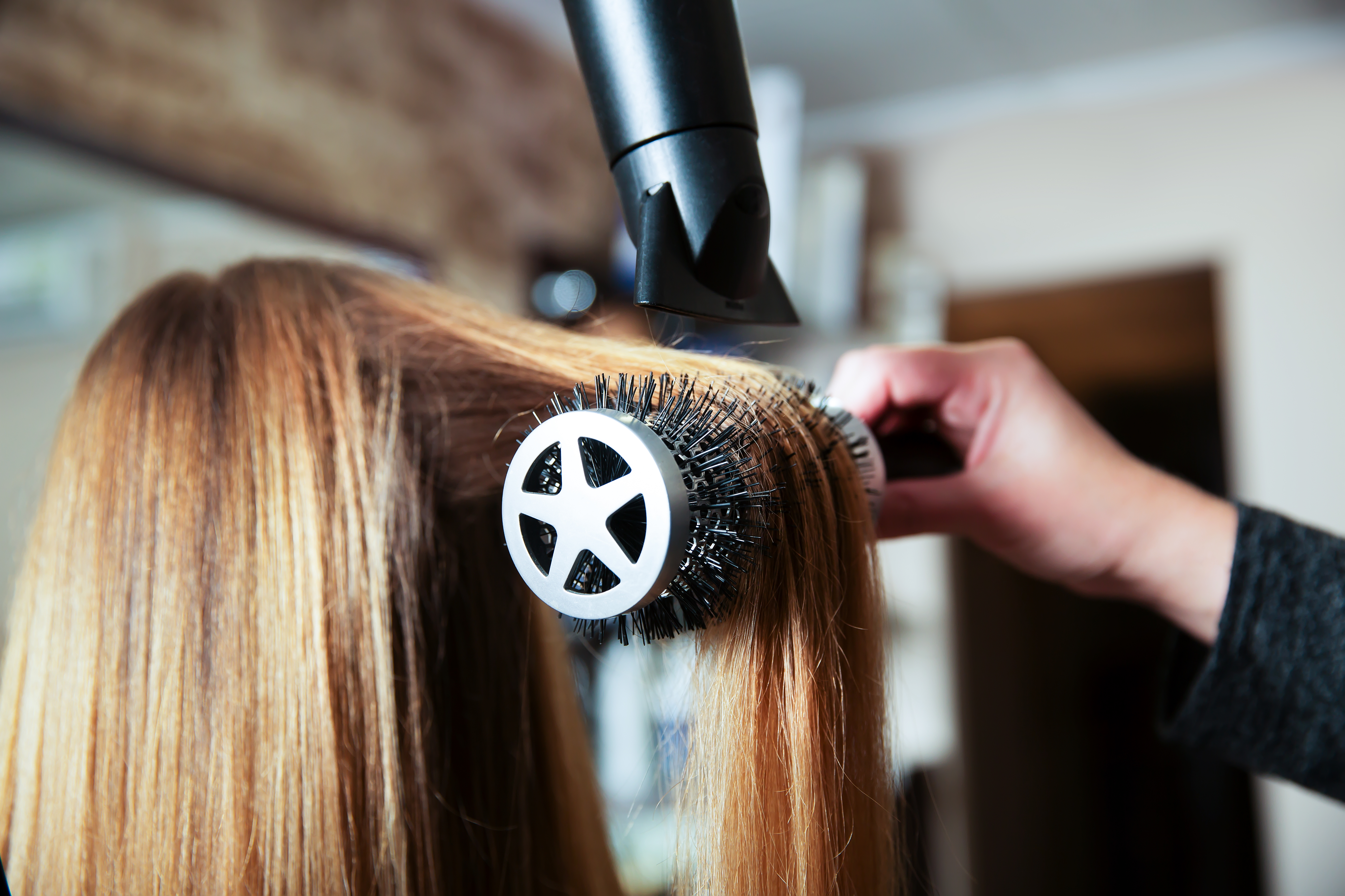 Hair dryer that outlet straightens hair