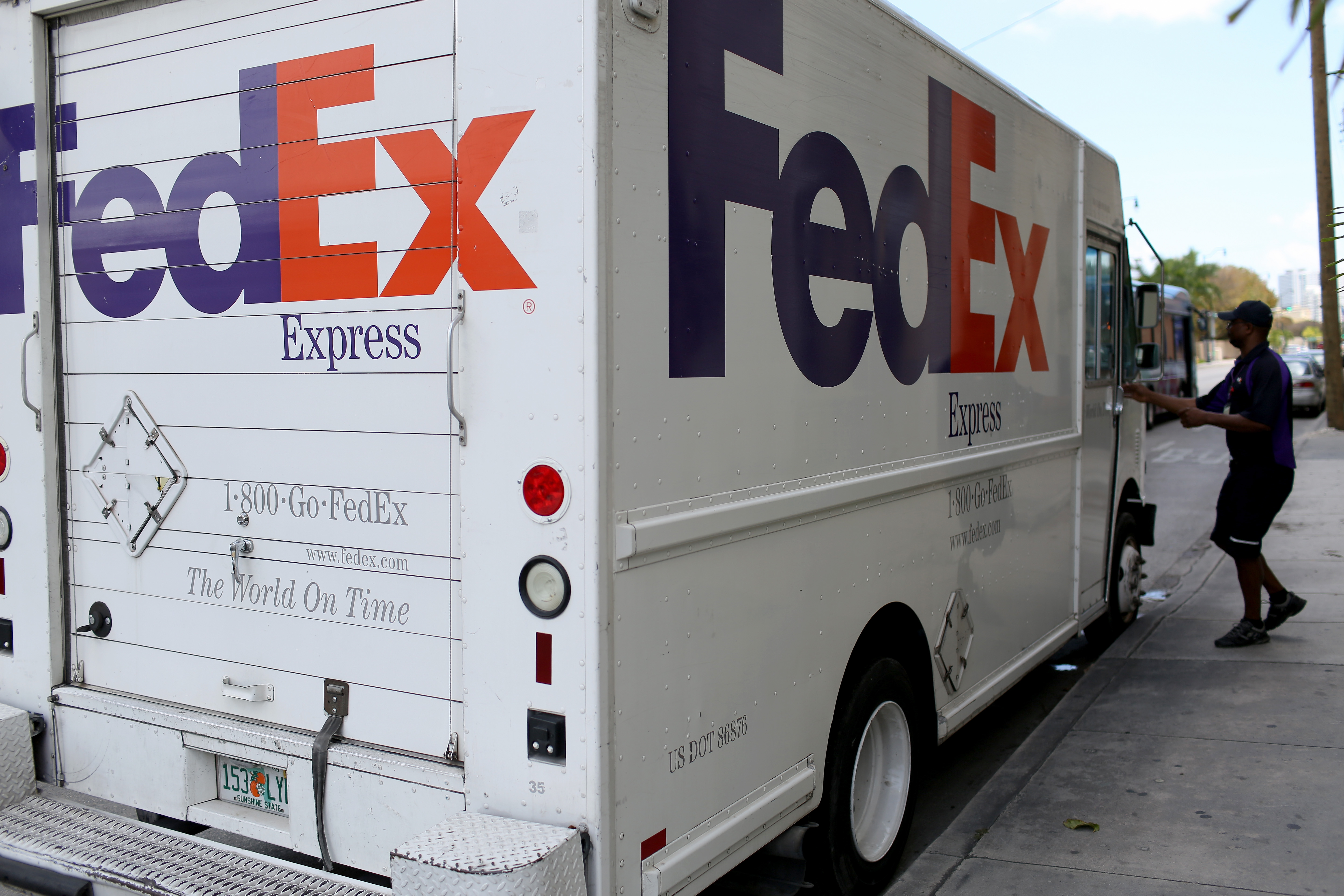 how-do-i-get-fedex-to-leave-a-package-if-i-m-not-here-to-sign-for-it