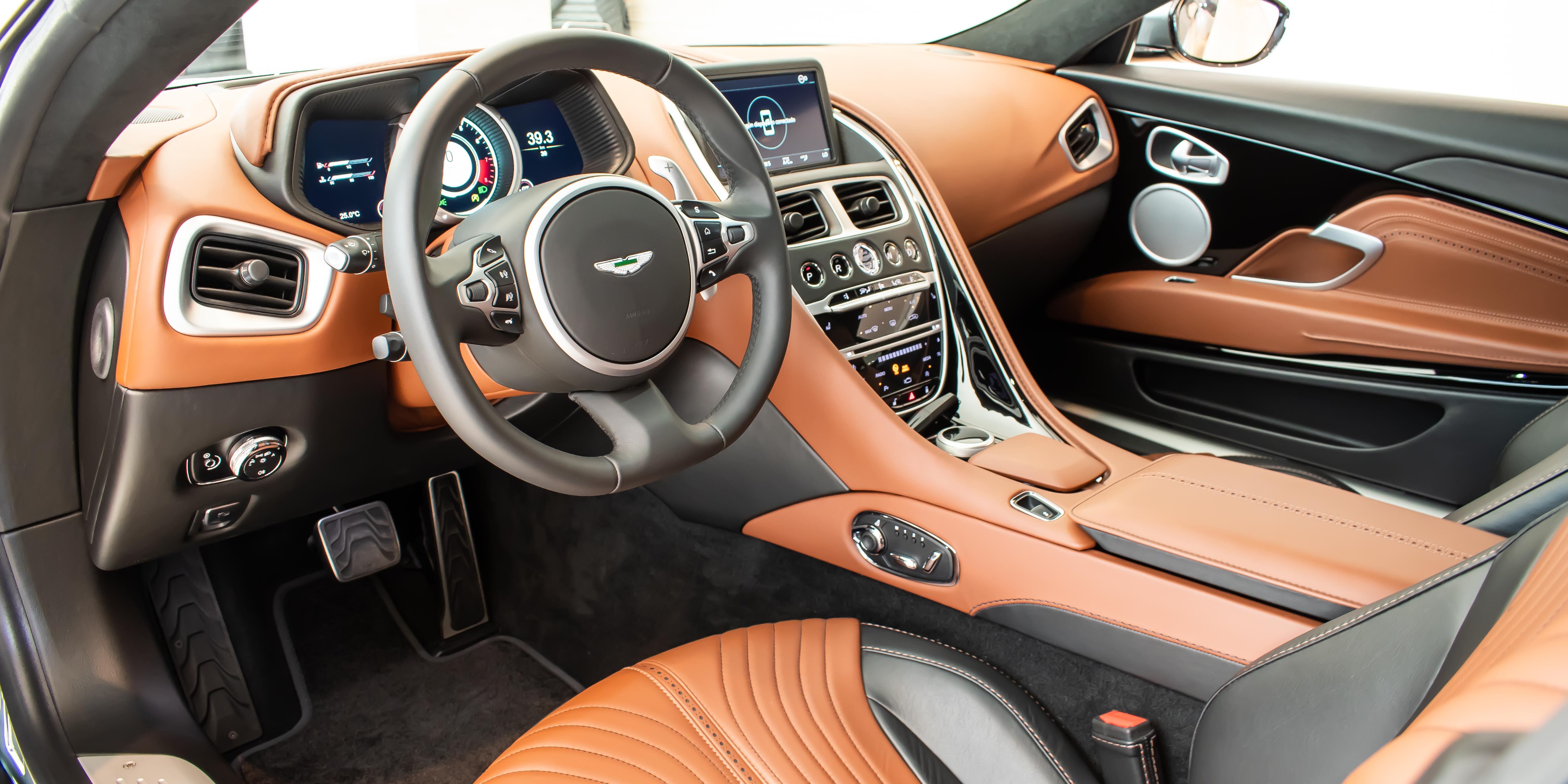 Aston Martin DB11 V8