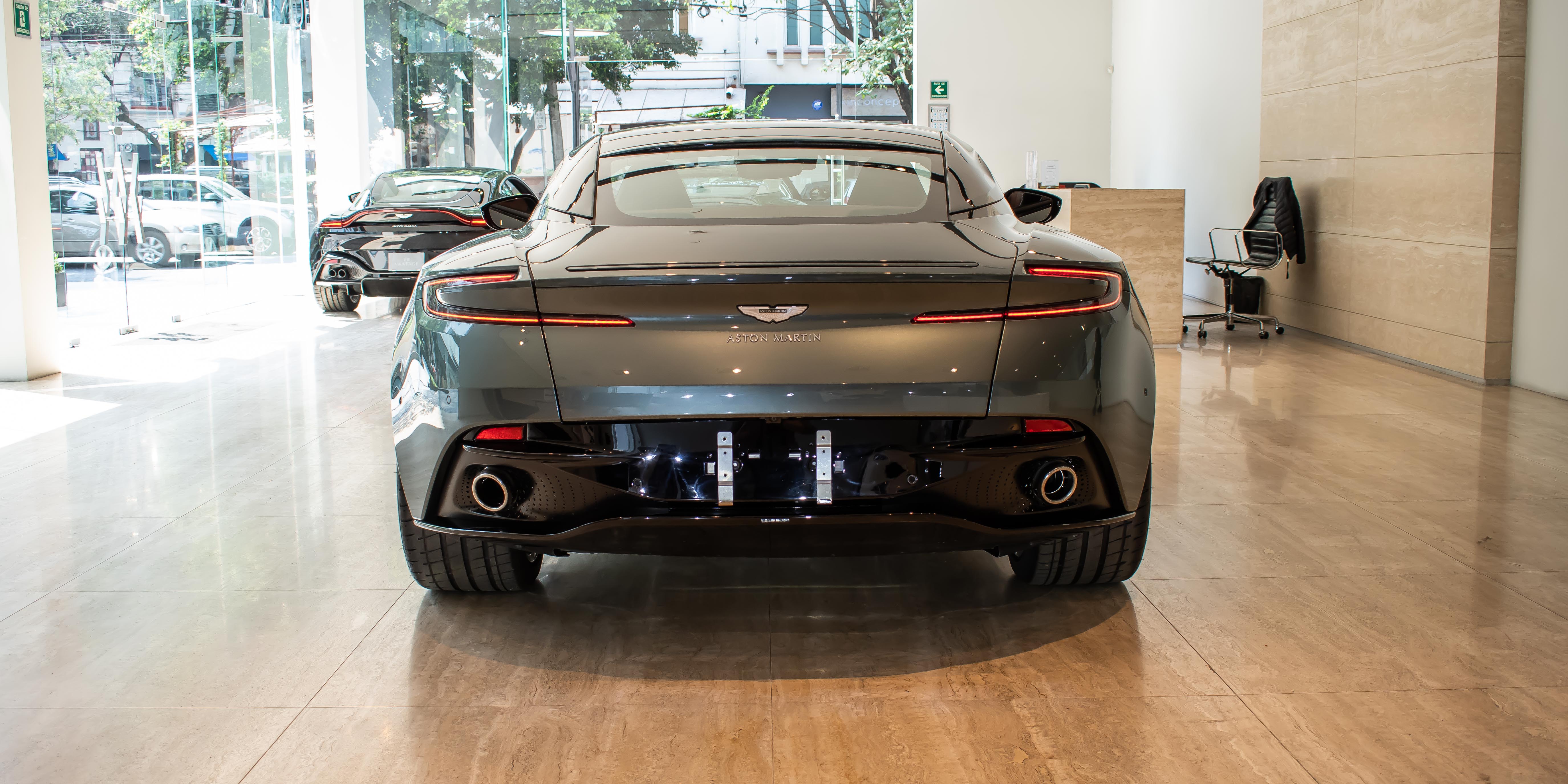 Aston Martin DB11 V8