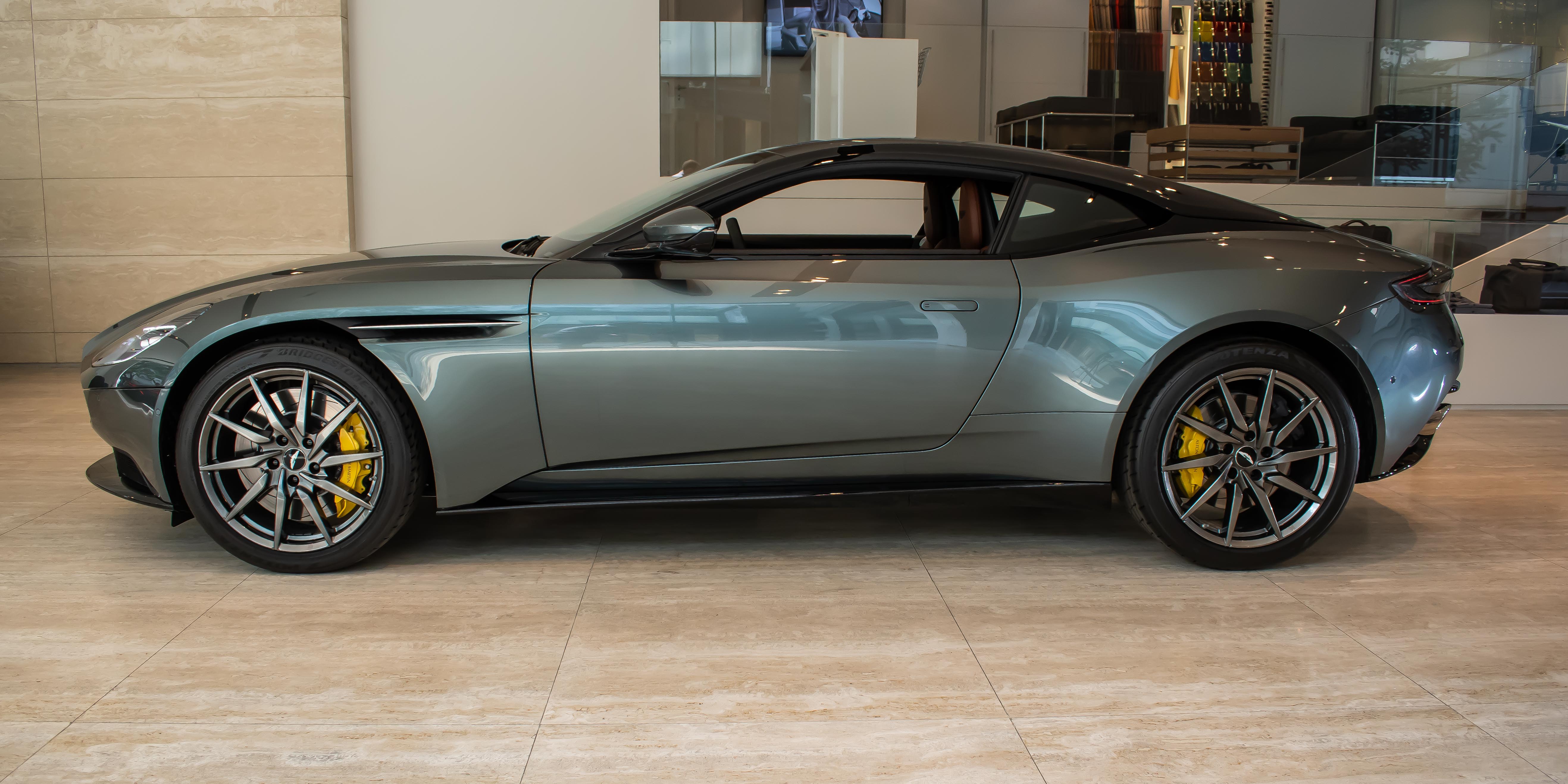 Aston Martin DB11 V8