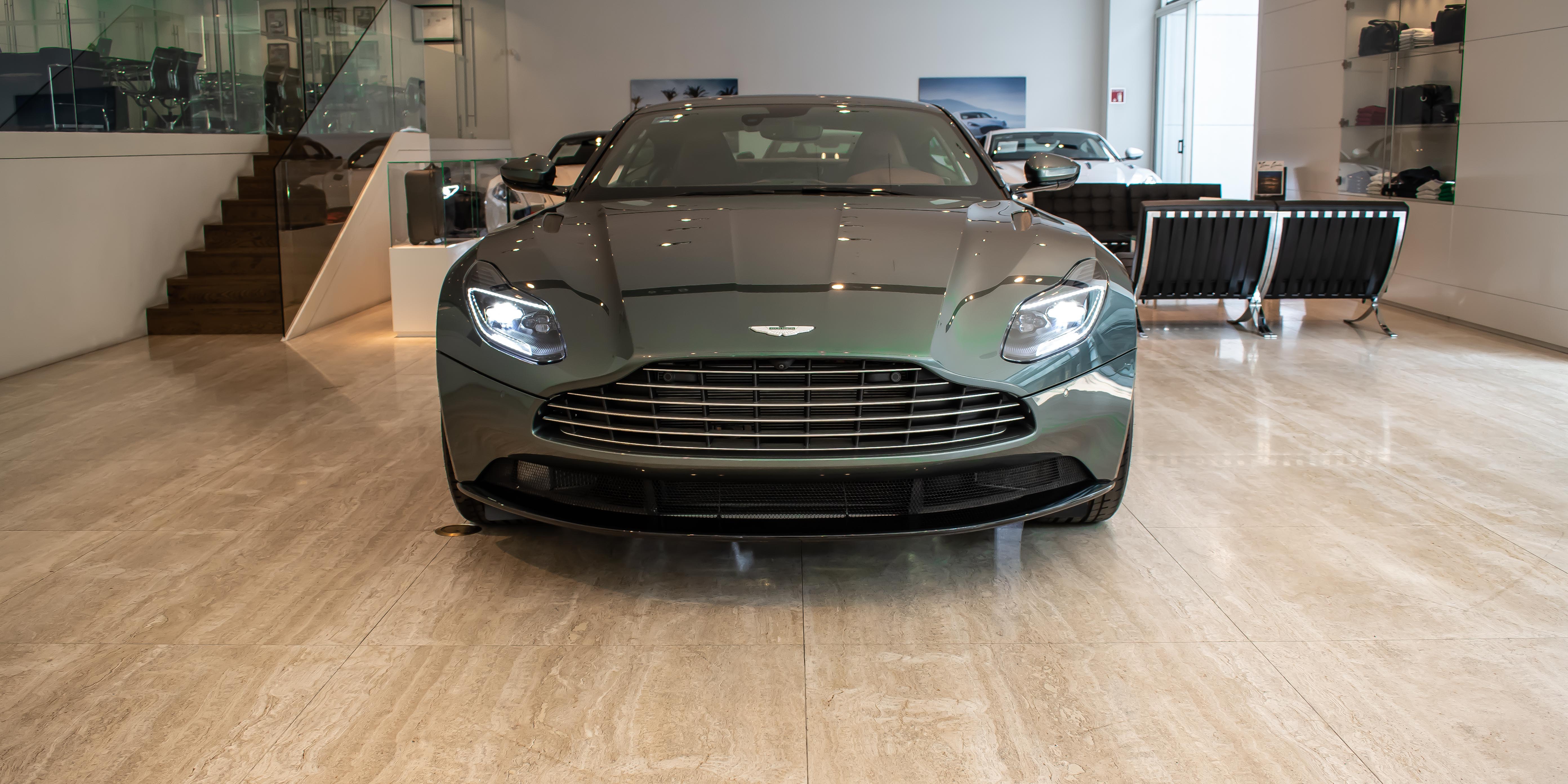 Aston Martin DB11 V8