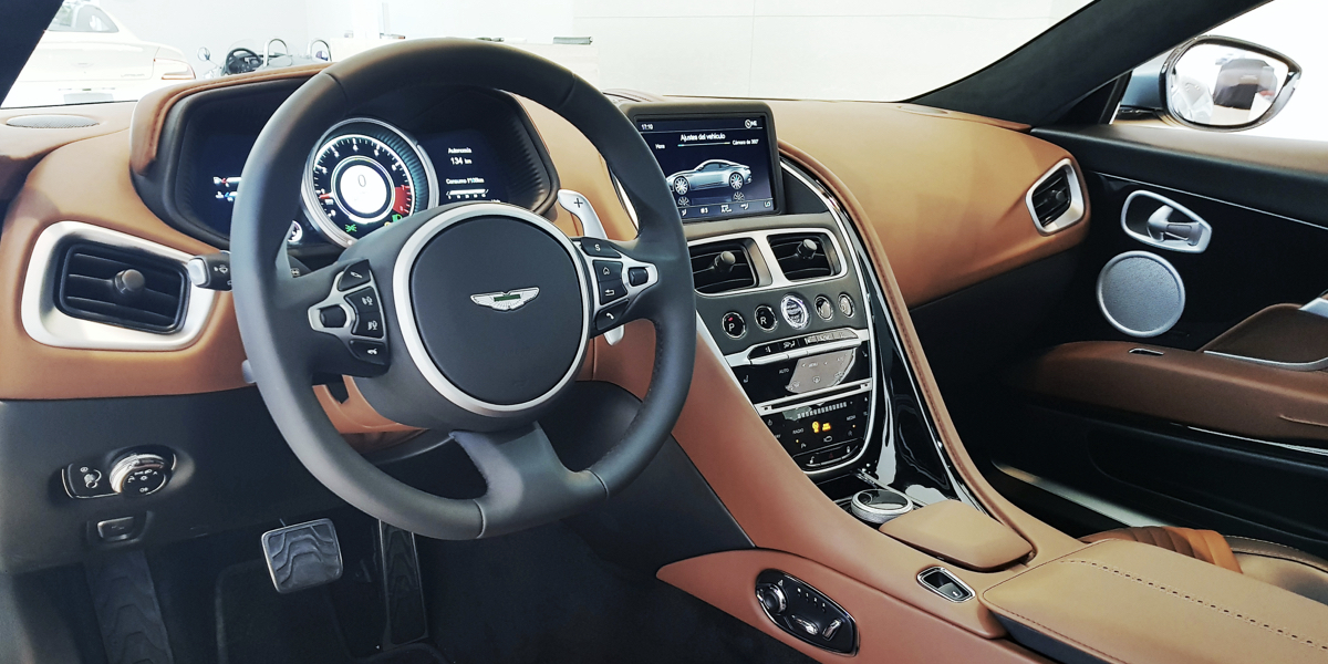 Aston Martin DB11 V8