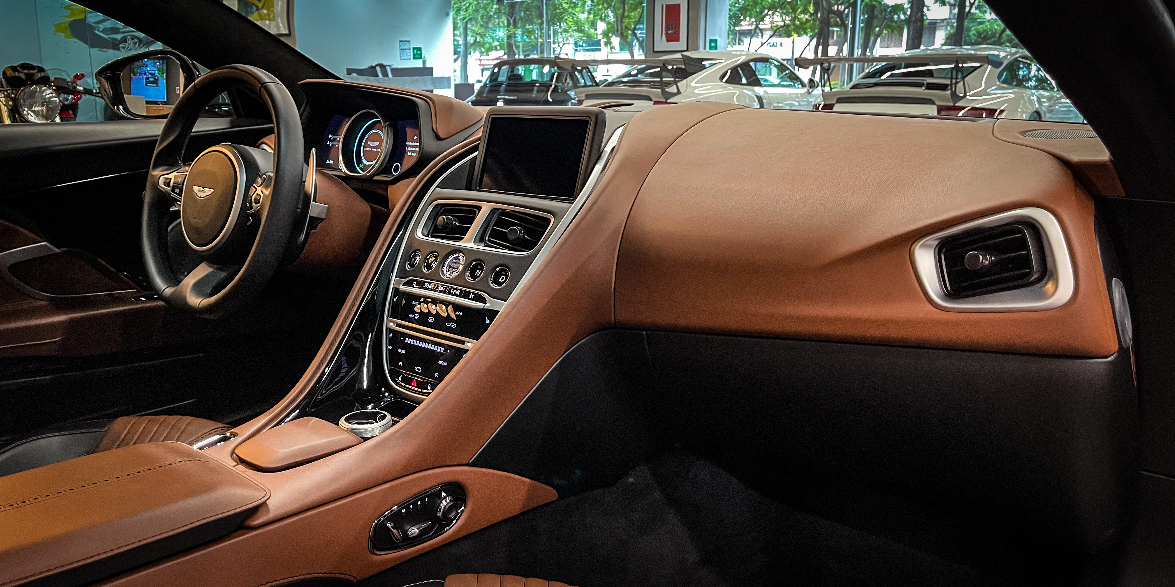 Aston Martin DB11 V8