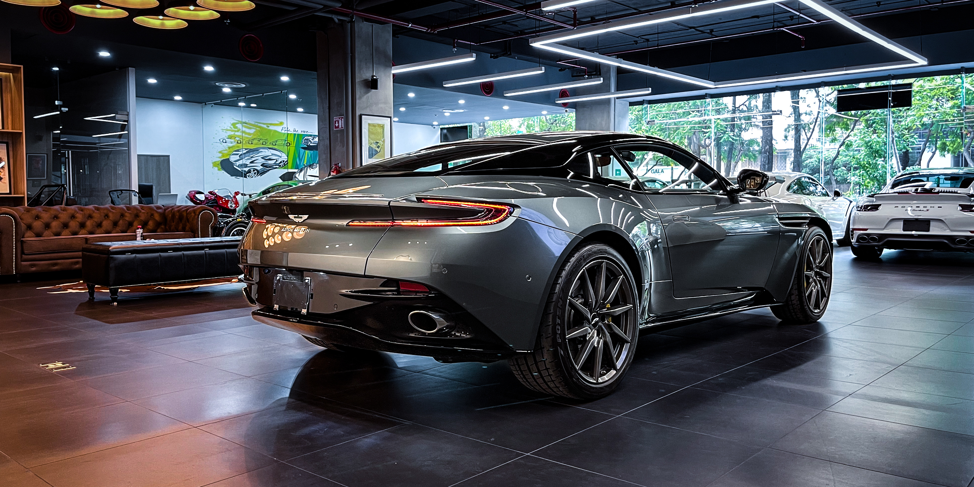Aston Martin DB11 V8