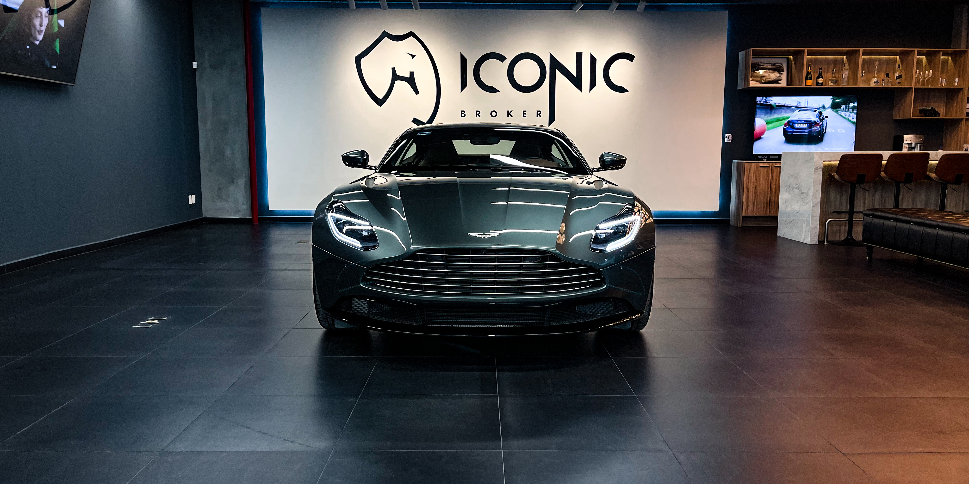 Aston Martin DB11 V8
