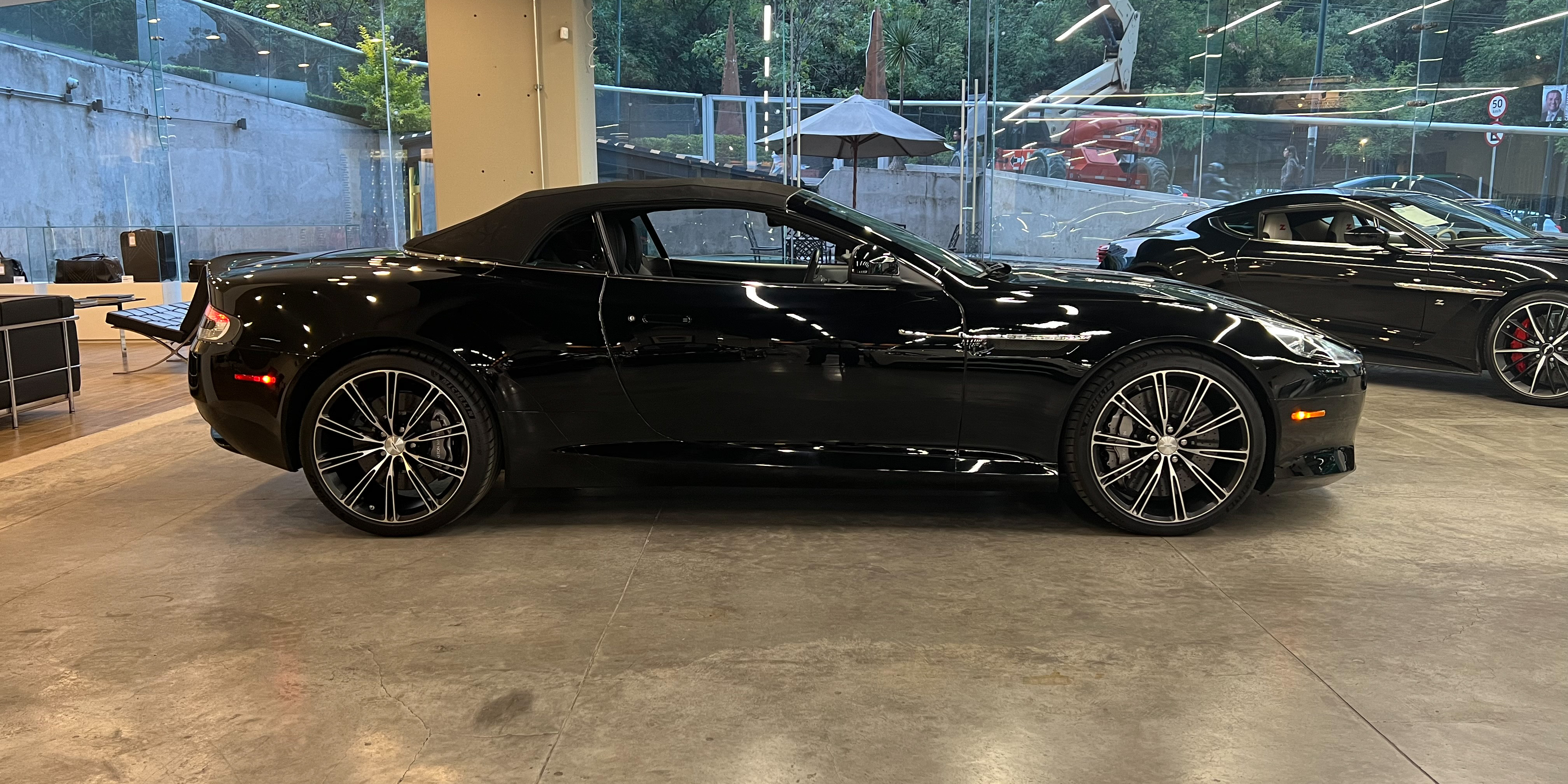 Aston Martin DB9 Volante
