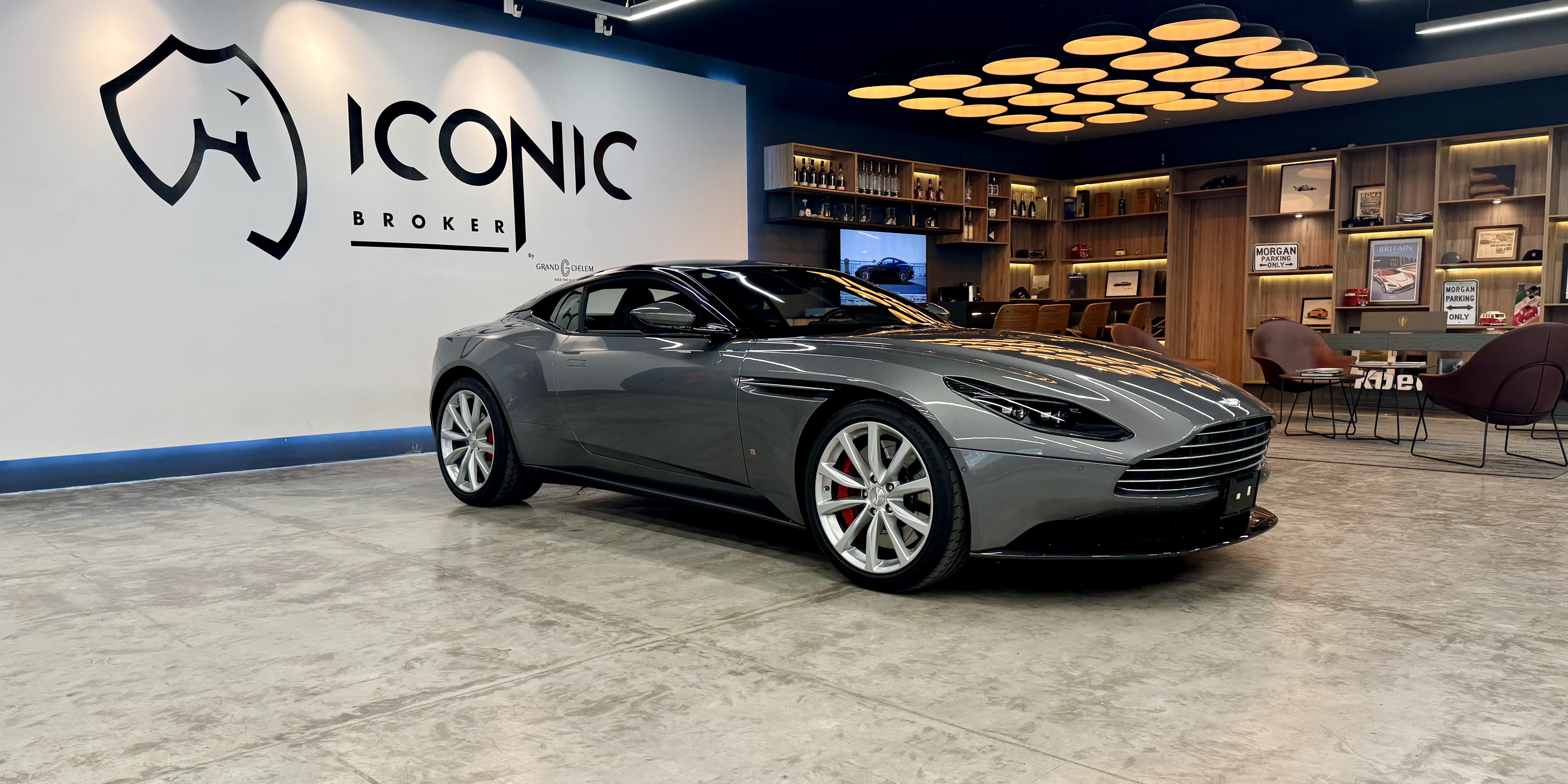 Aston Martin DB11 V8