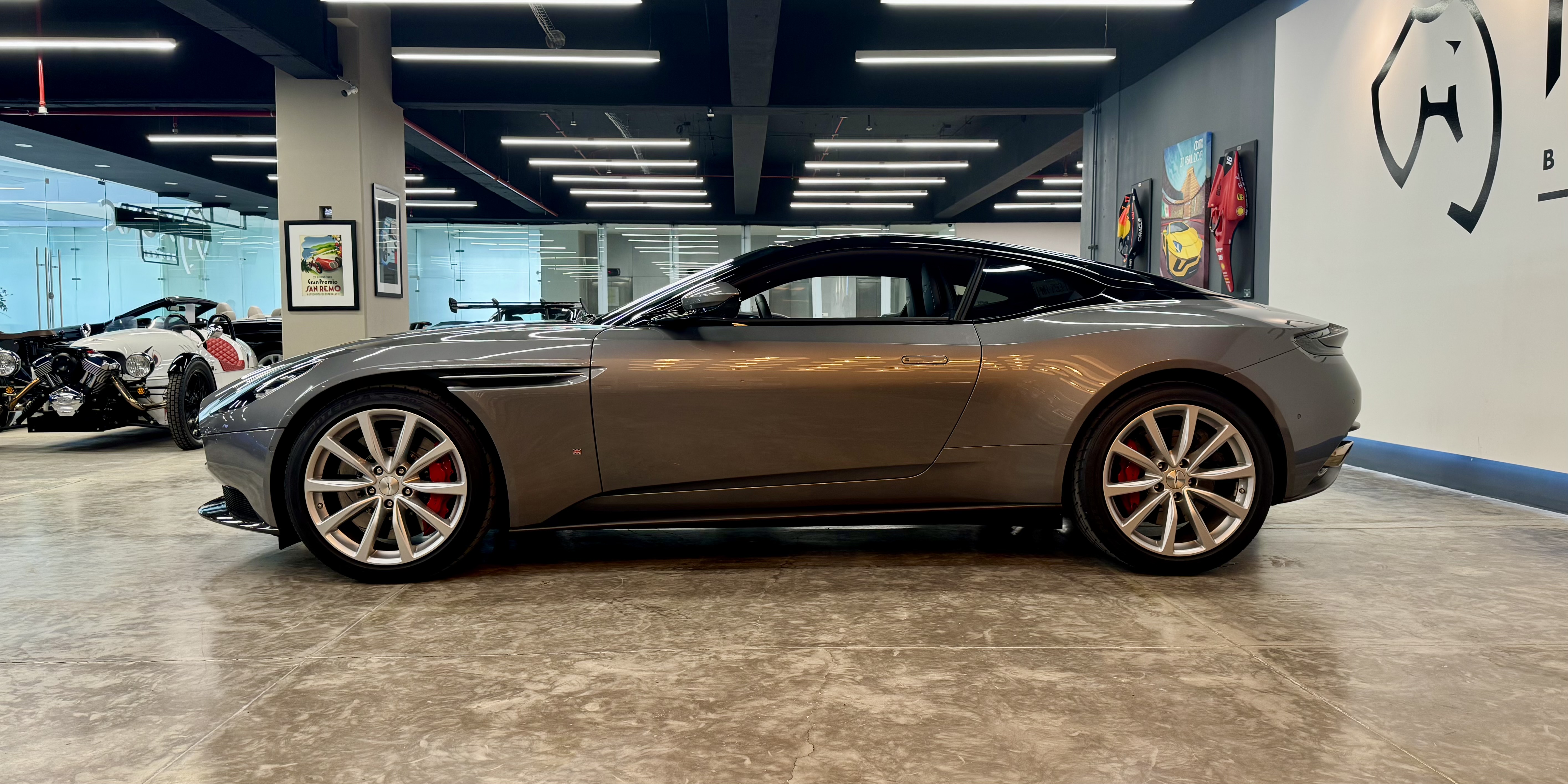 Aston Martin DB11 V8