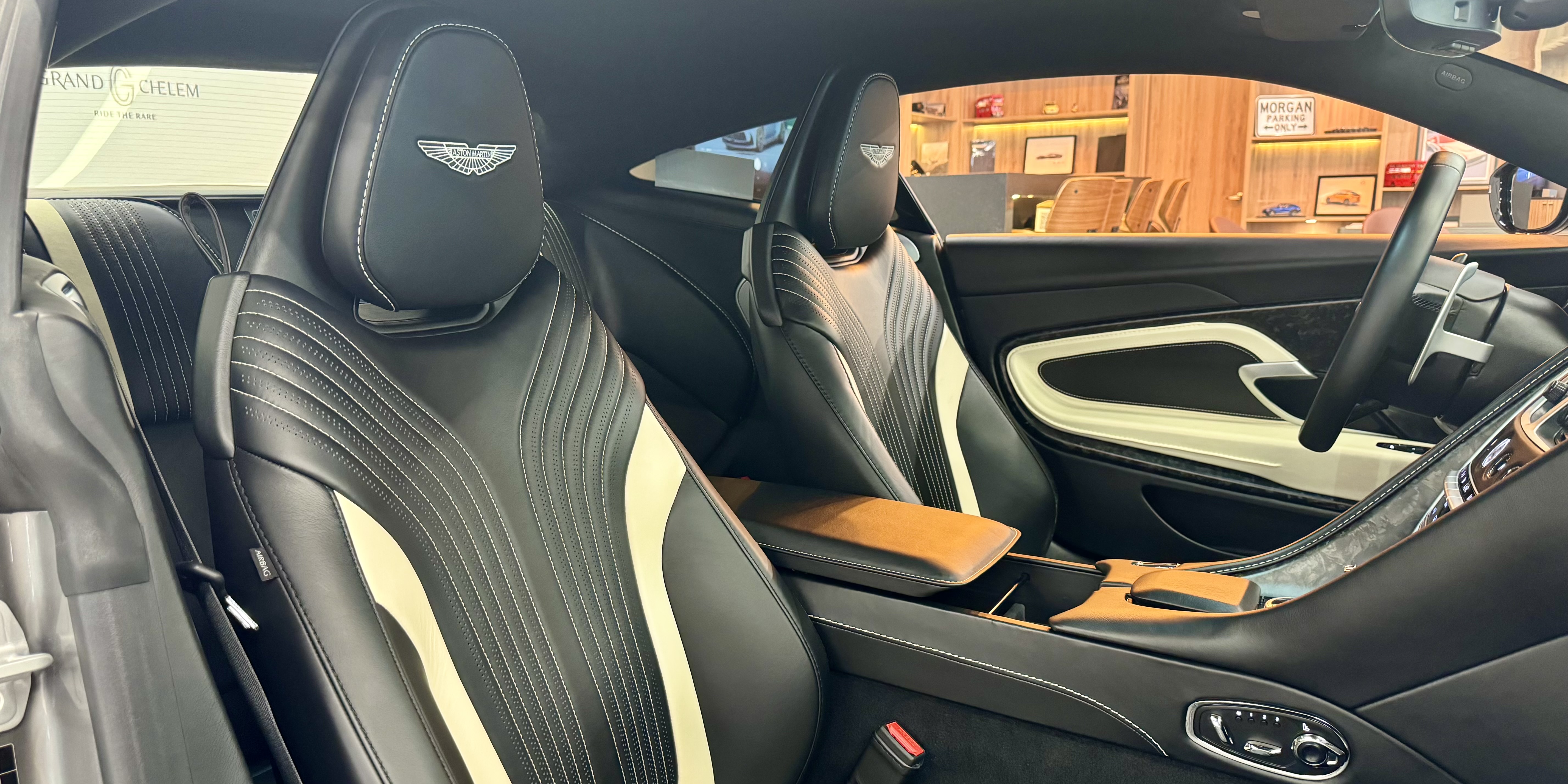 Aston Martin DB11 V8