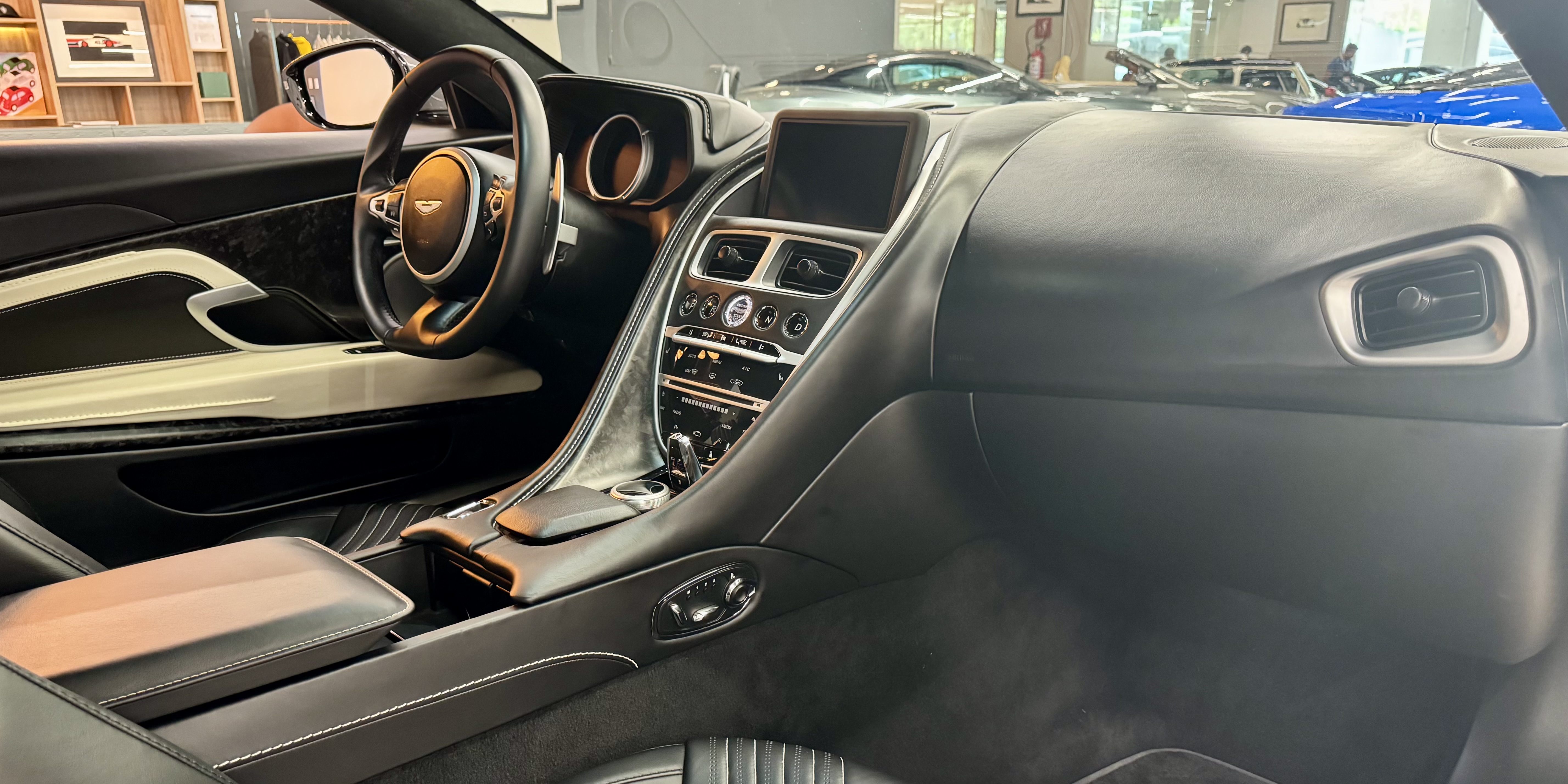 Aston Martin DB11 V8