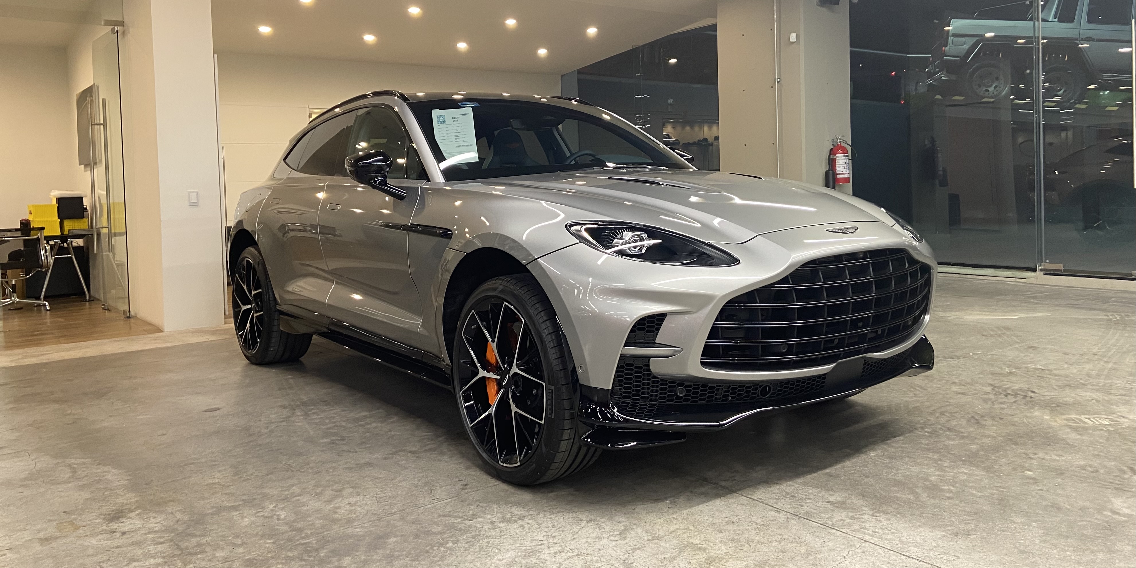Aston Martin DBX707