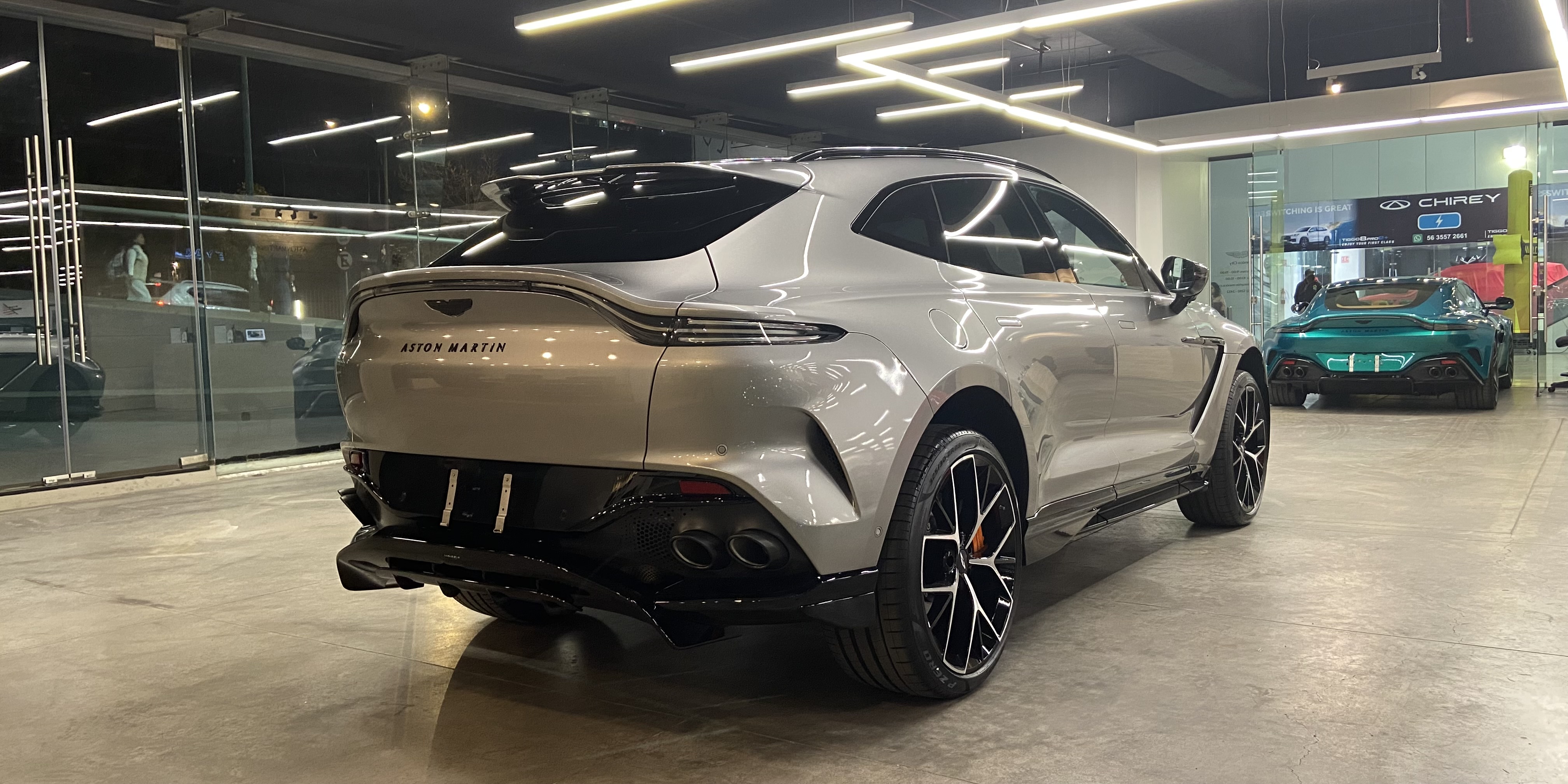 Aston Martin DBX707