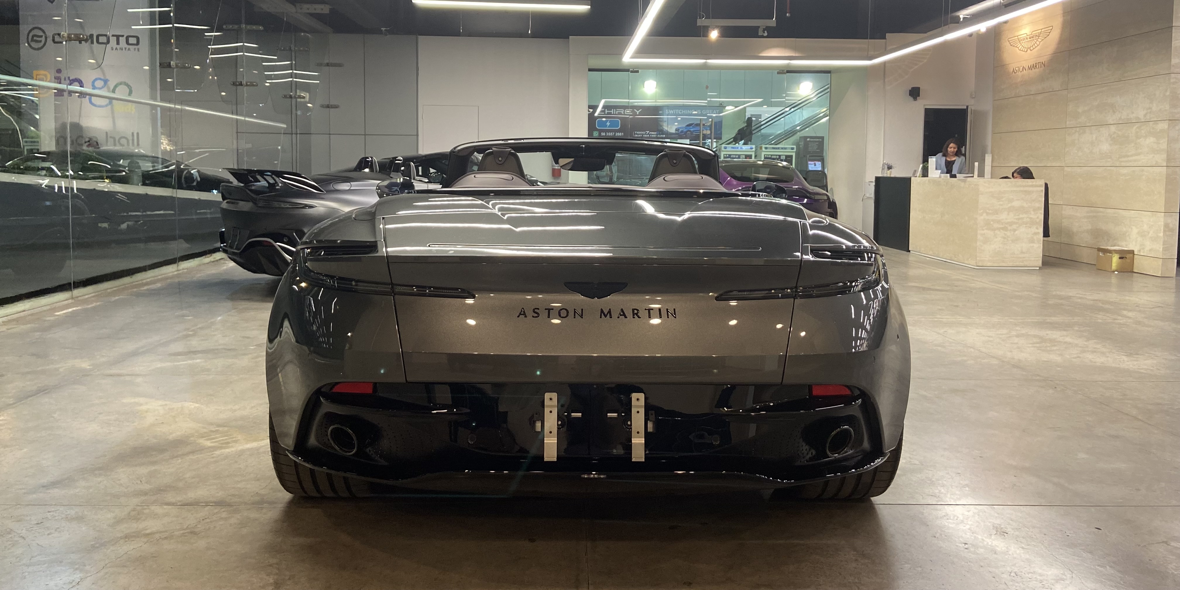 Aston Martin DB12 Volante