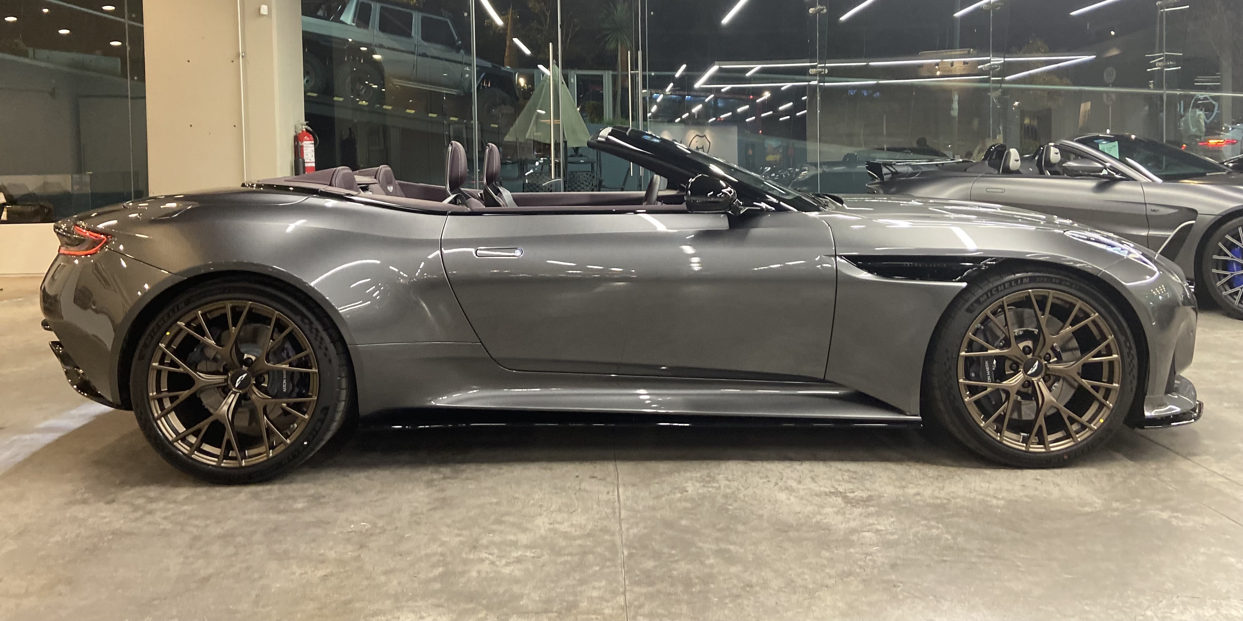 Aston Martin DB12 Volante